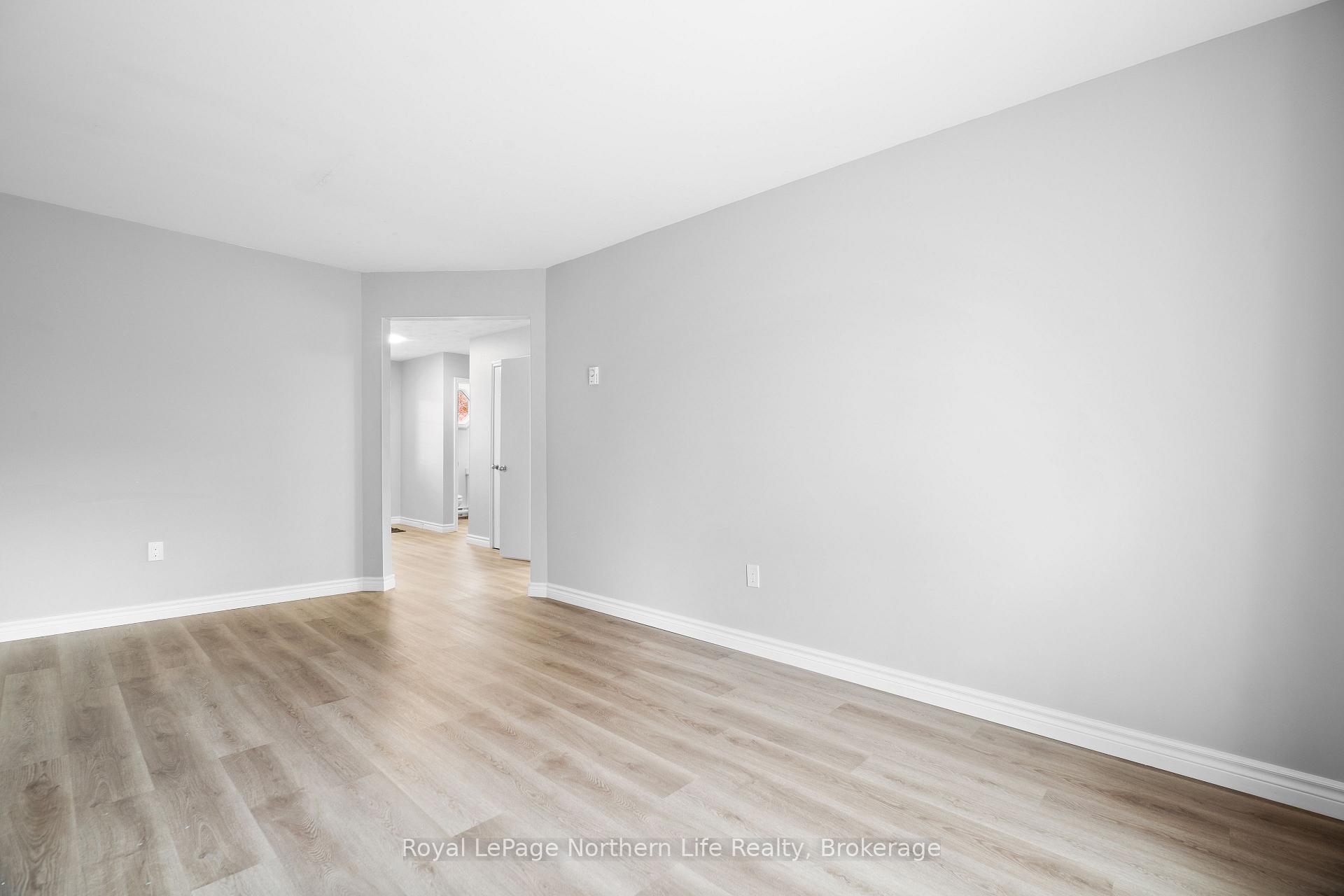 Photo 13 of 348 Champlain Street, North Bay, College Heights — HOMEH