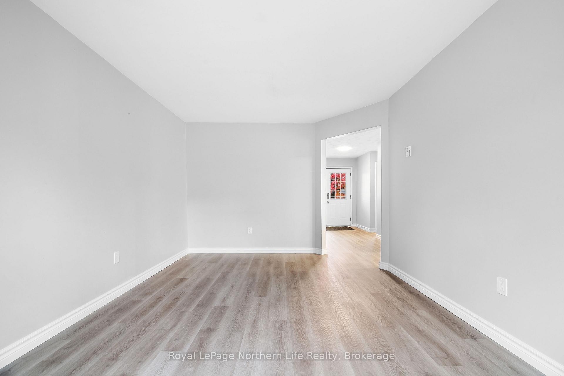 Photo 14 of 348 Champlain Street, North Bay, College Heights — HOMEH
