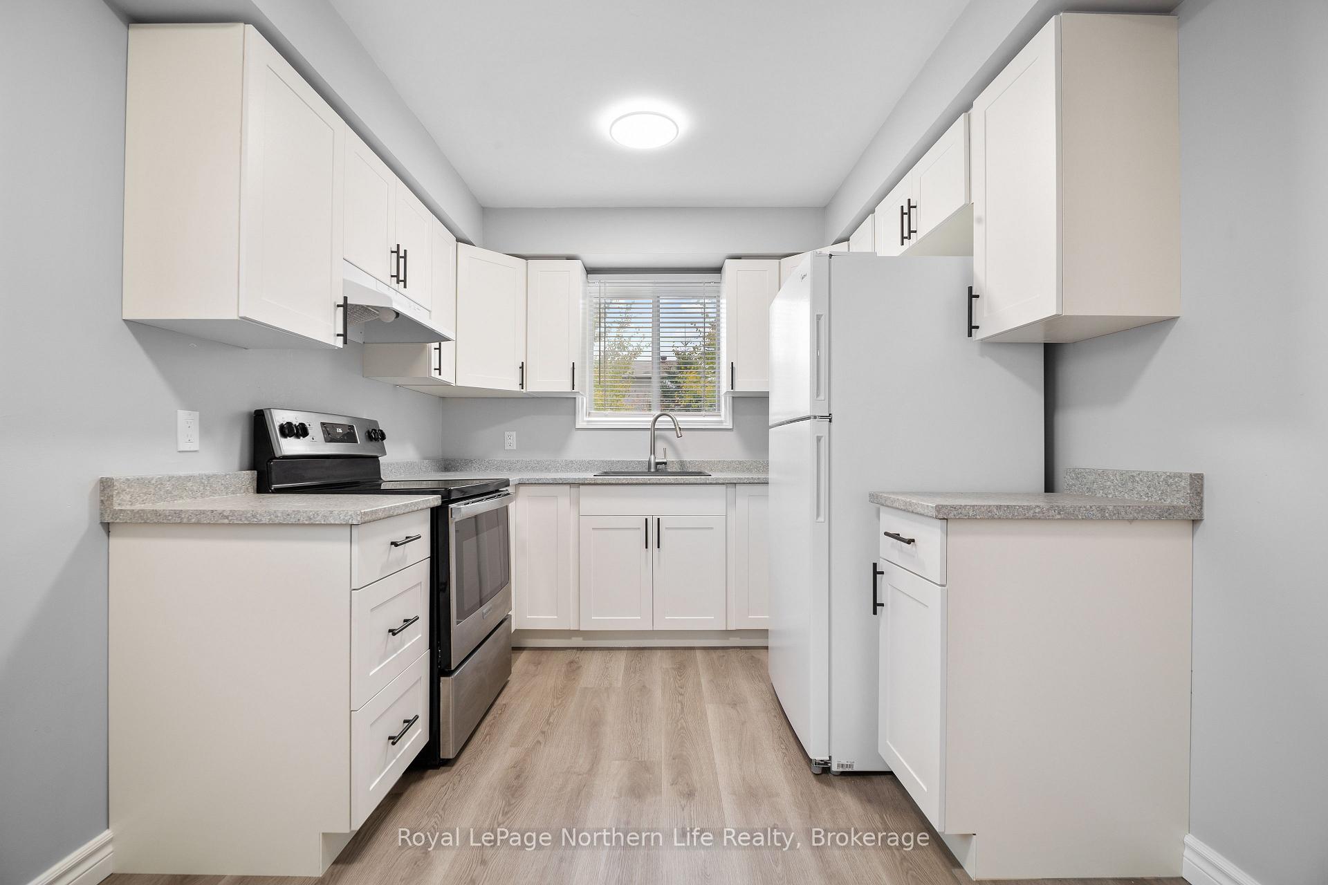 Photo 16 of 348 Champlain Street, North Bay, College Heights — HOMEH