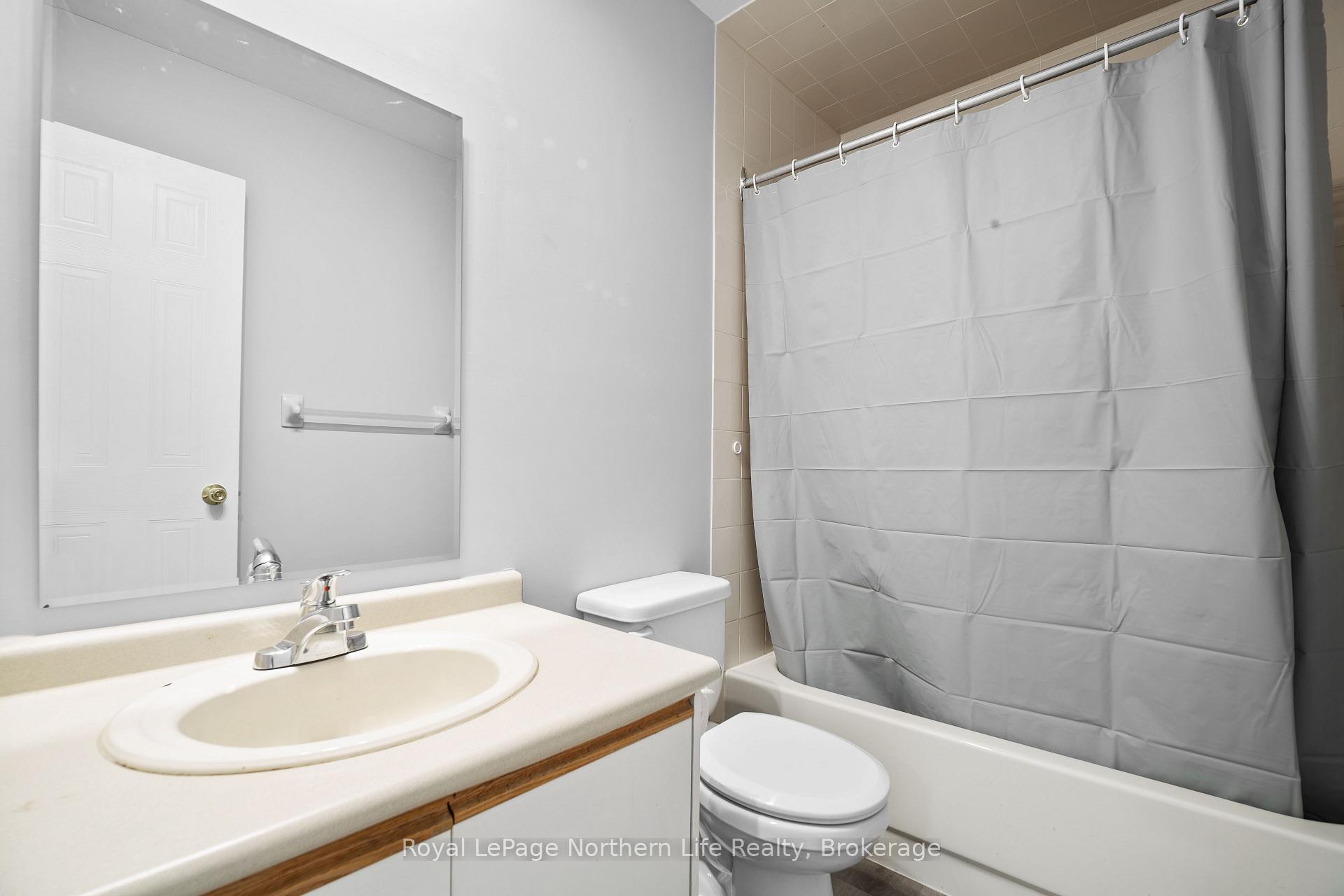 Photo 19 of 348 Champlain Street, North Bay, College Heights — HOMEH