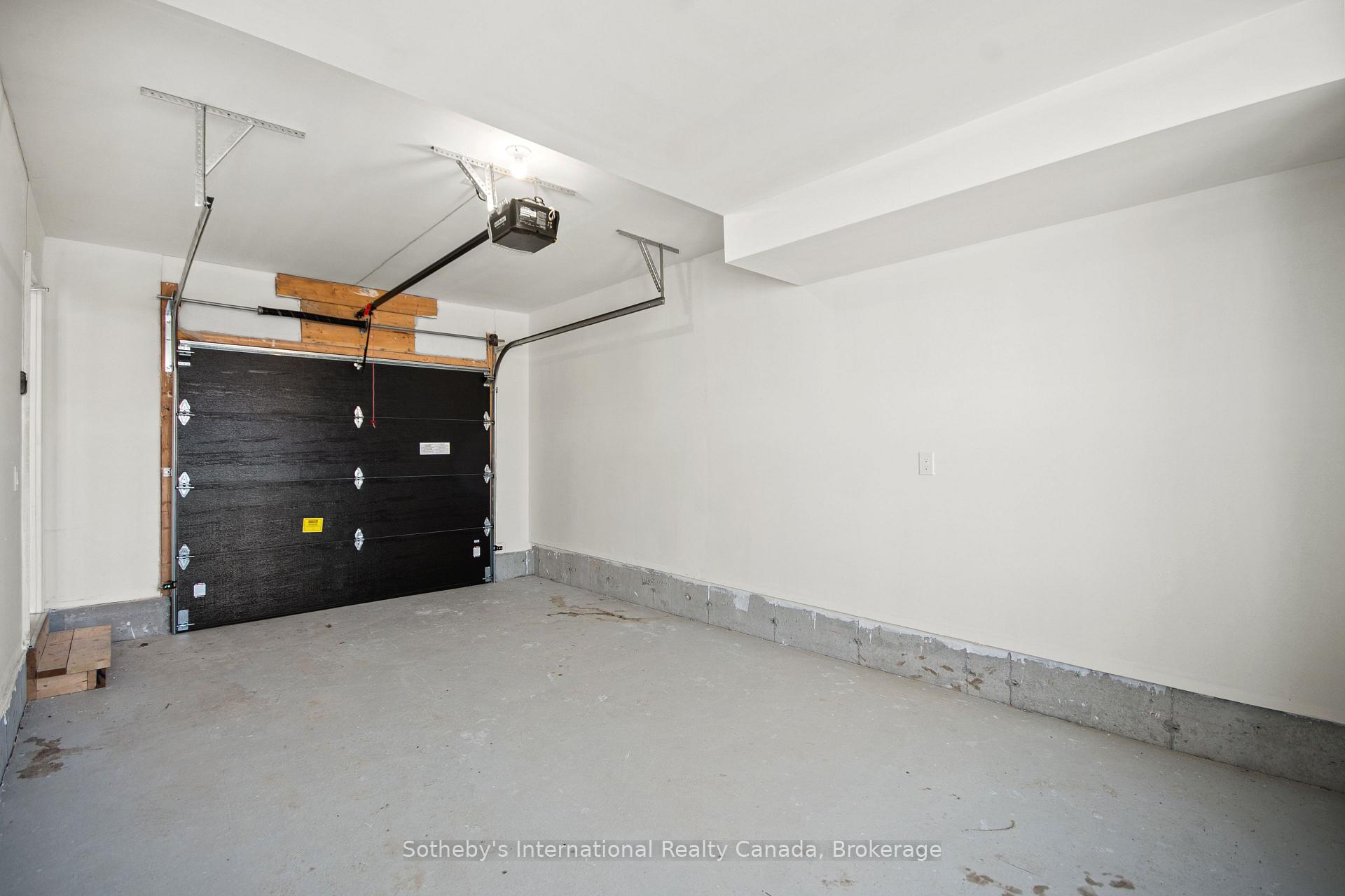 Photo 4 of 19 Mariner'S Pier Way, Orillia — HOMEH