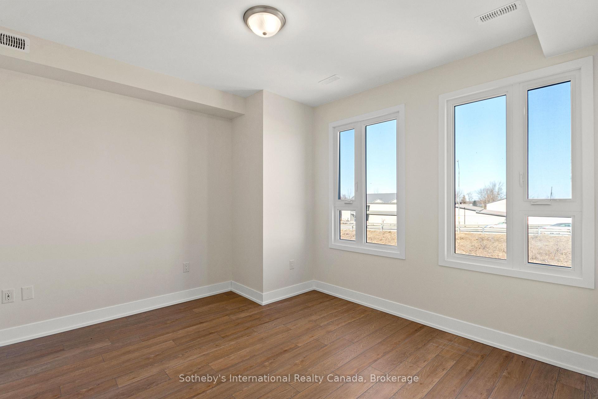 Photo 13 of 19 Mariner'S Pier Way, Orillia — HOMEH