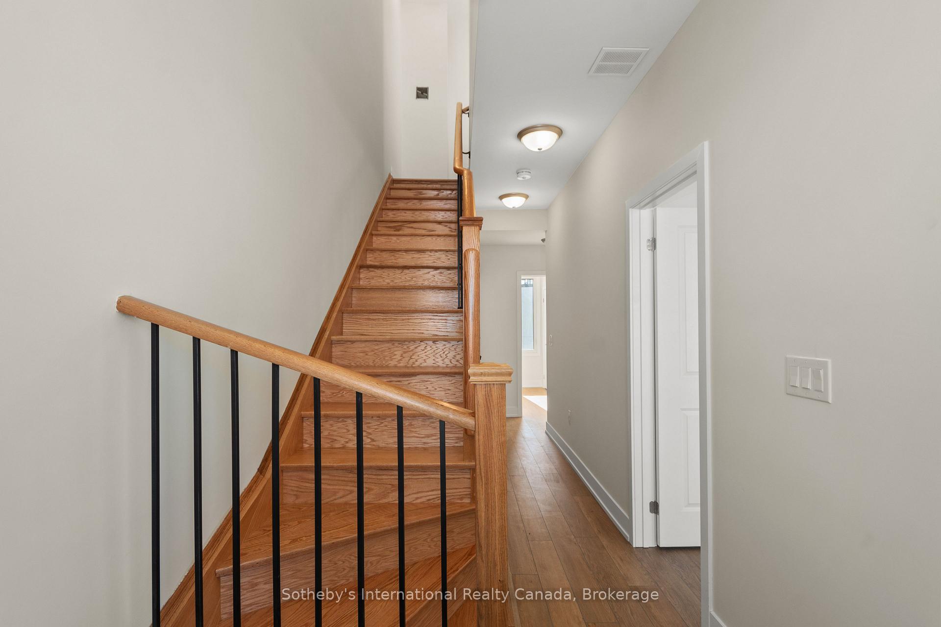 Photo 18 of 19 Mariner'S Pier Way, Orillia — HOMEH