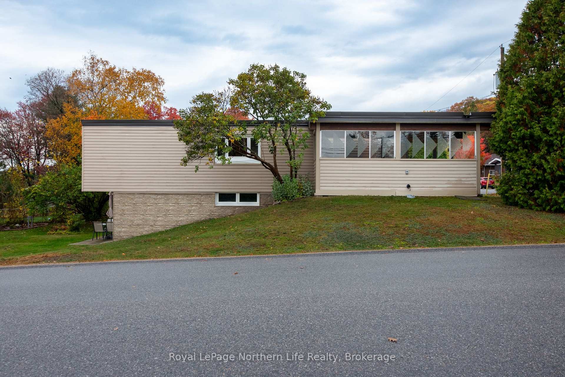 Photo 3 of 300 Leonard Street, North Bay, College Heights — HOMEH
