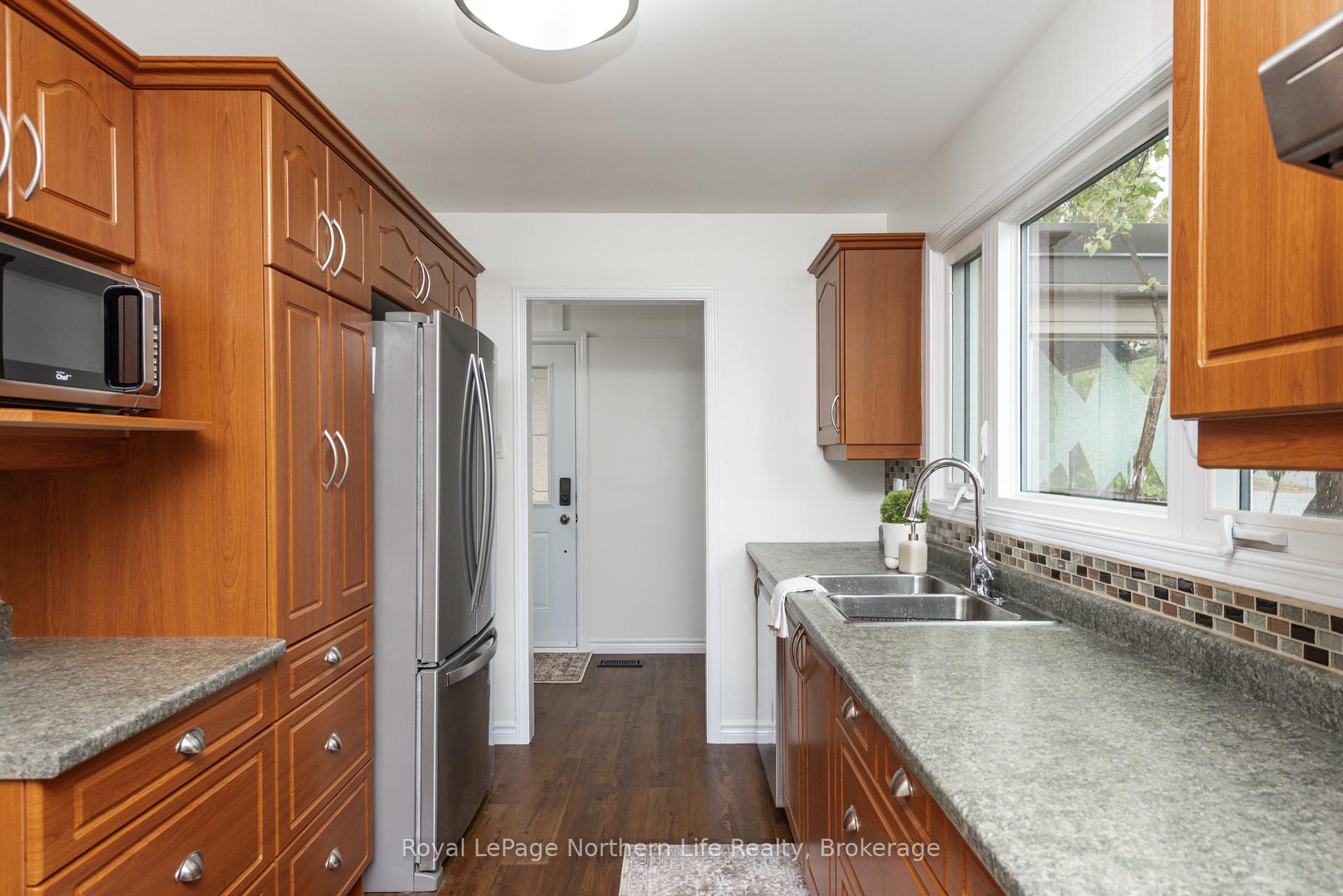 Photo 17 of 300 Leonard Street, North Bay, College Heights — HOMEH