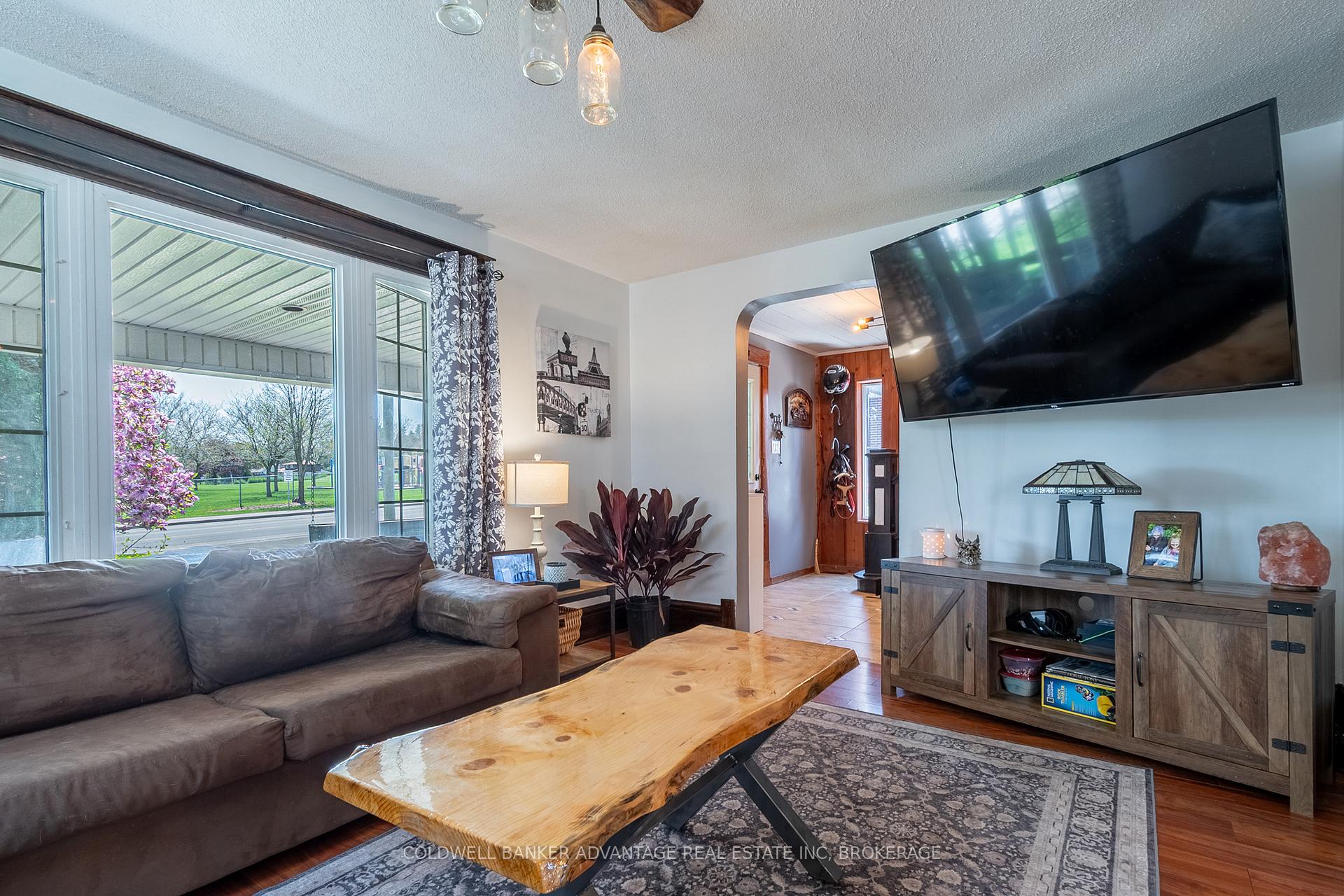 Photo 9 of 17 Port Robinson Road, Pelham, Fonthill — HOMEH