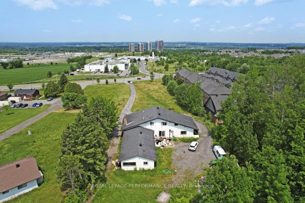 Photo of 1016 Old Montreal Road