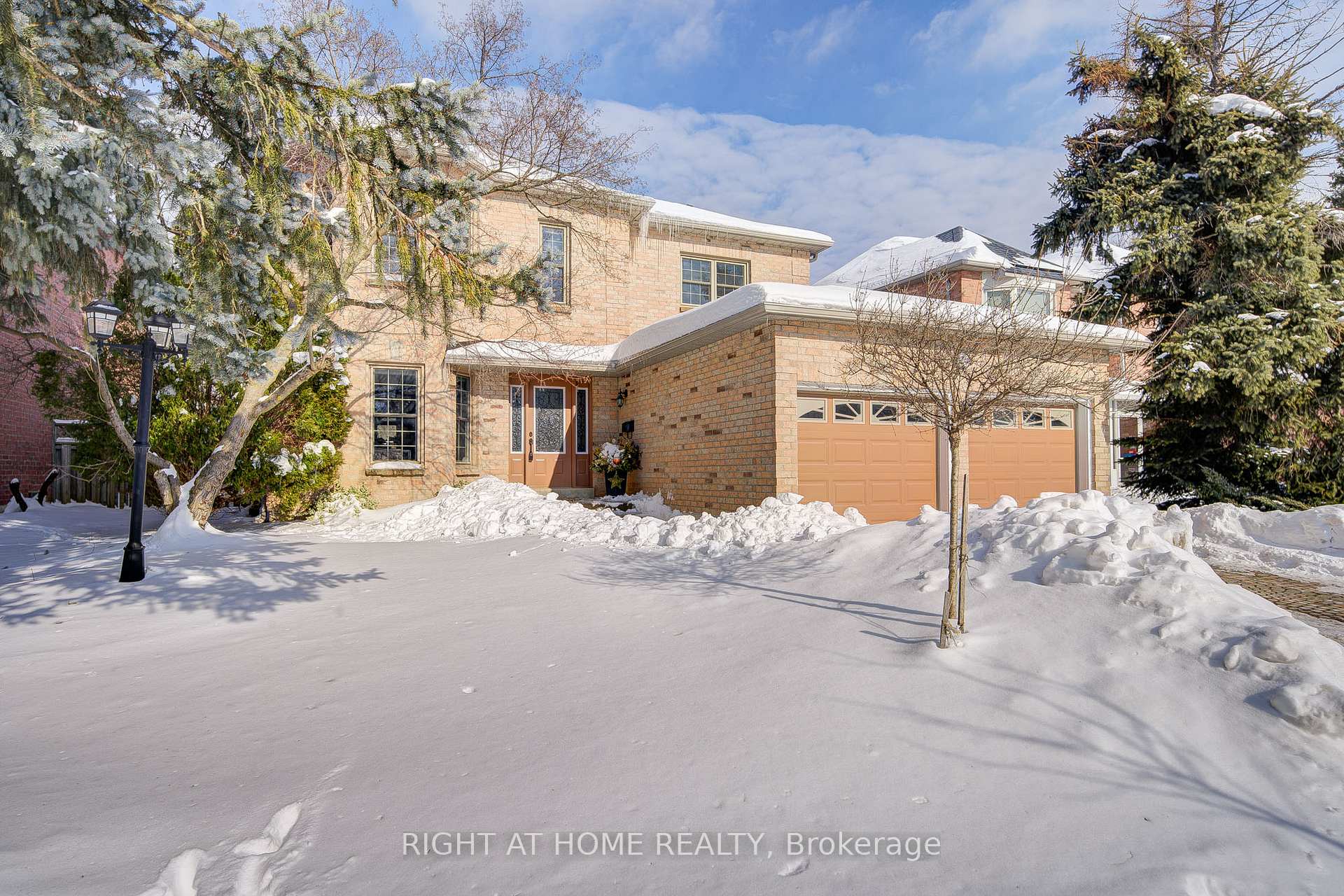 Photo 1 of 124 John Button Boulevard, Markham, Buttonville — HOMEH