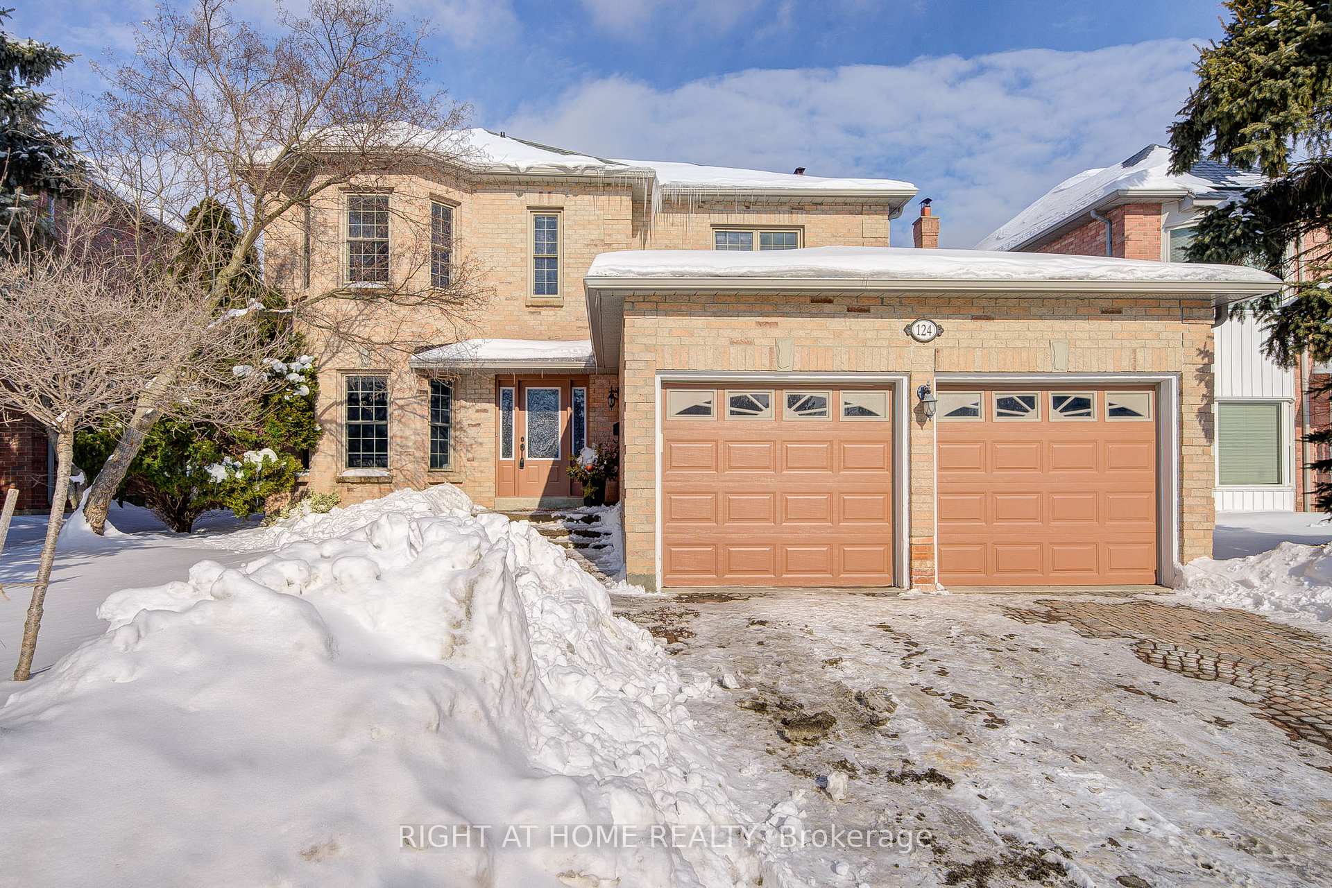 Photo 2 of 124 John Button Boulevard, Markham, Buttonville — HOMEH