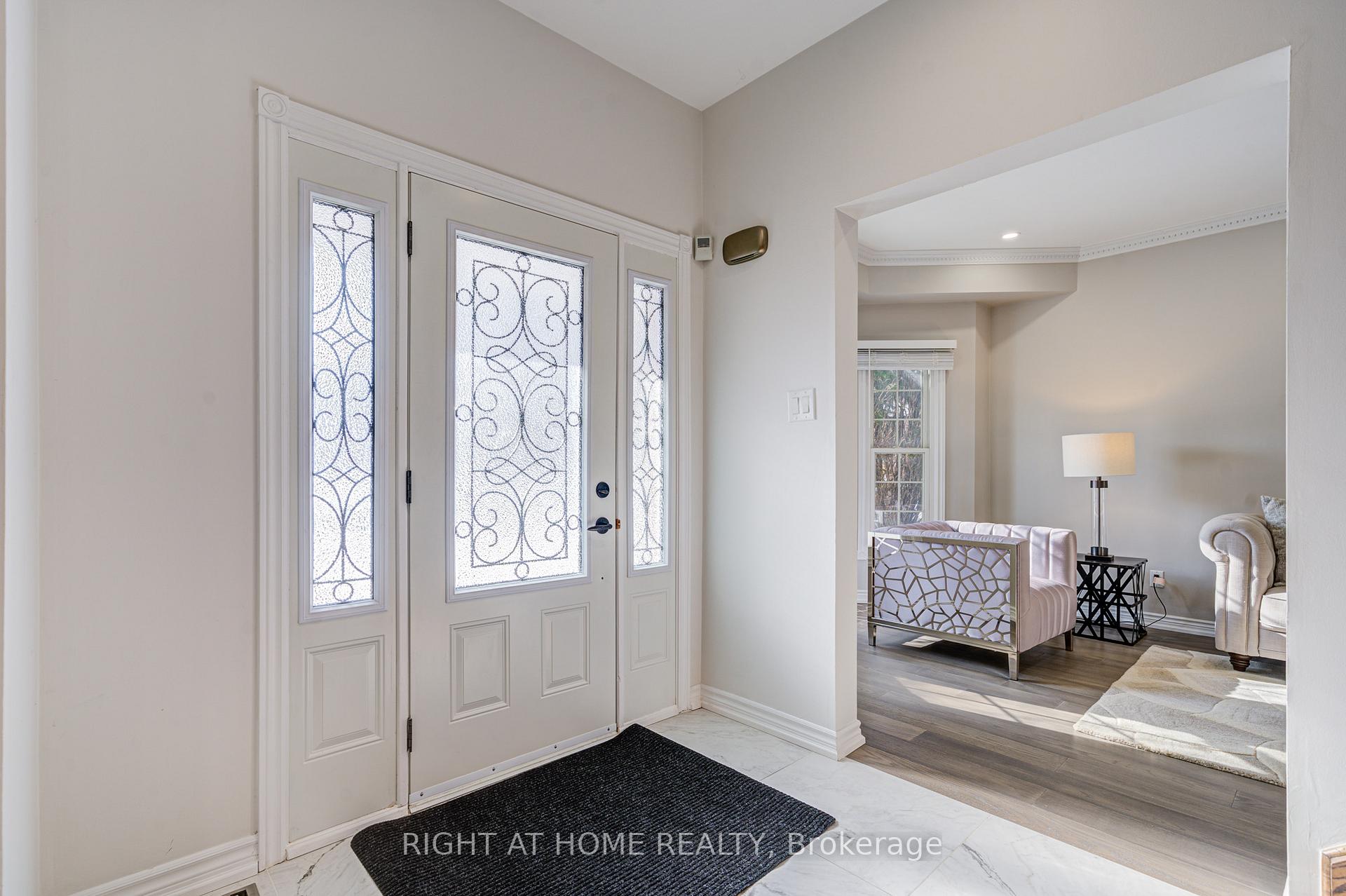 Photo 3 of 124 John Button Boulevard, Markham, Buttonville — HOMEH
