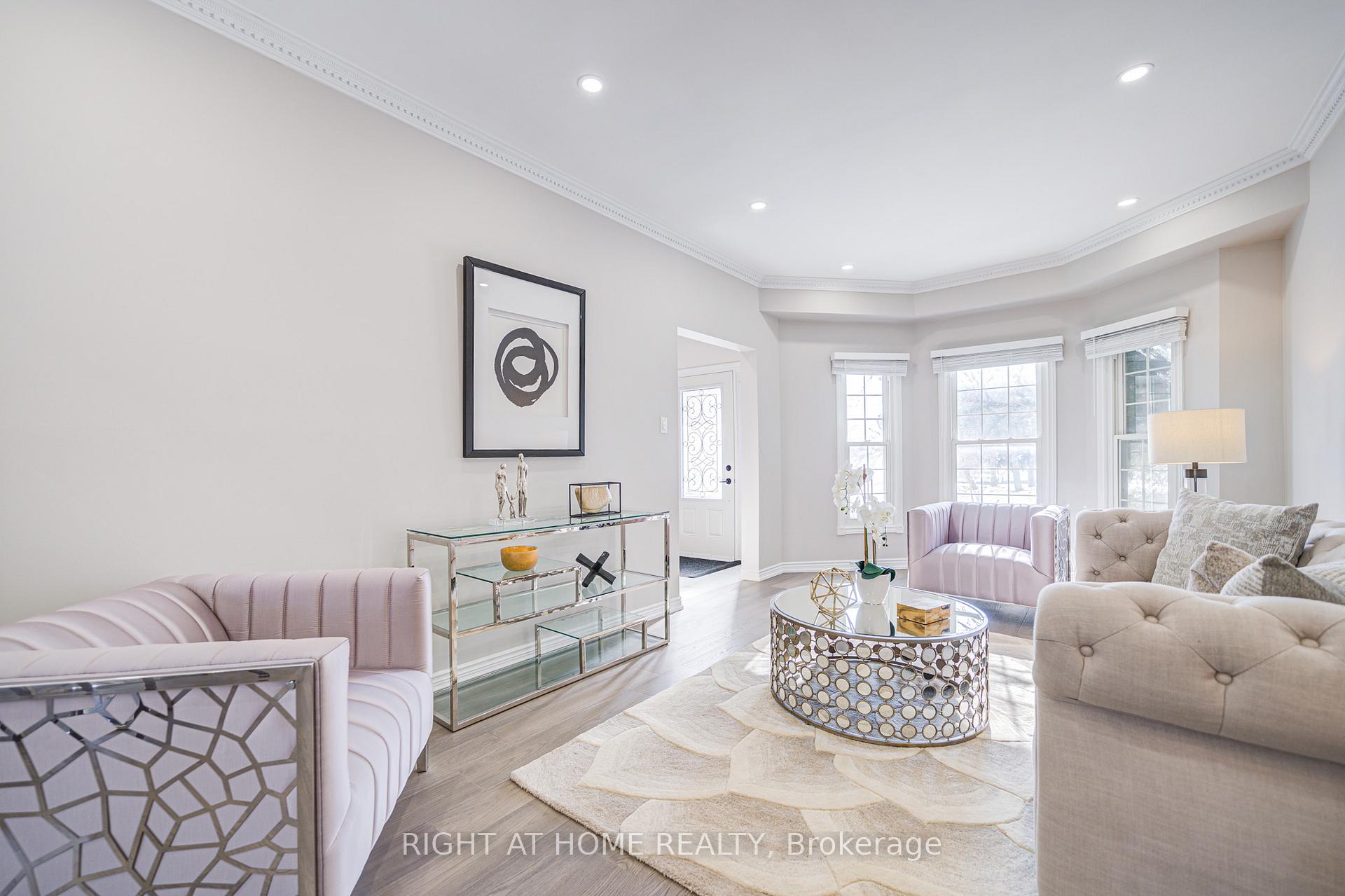 Photo 4 of 124 John Button Boulevard, Markham, Buttonville — HOMEH