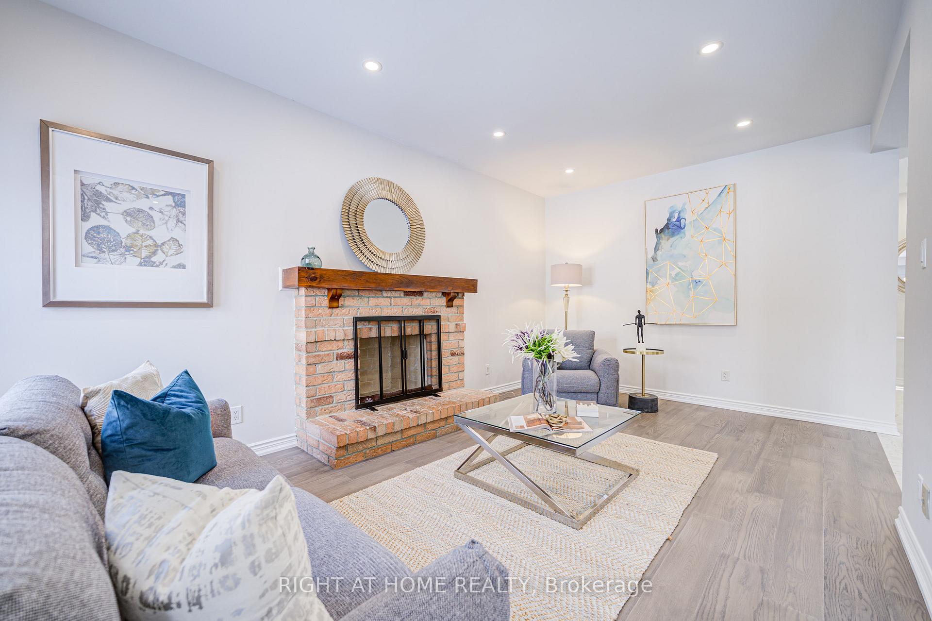 Photo 5 of 124 John Button Boulevard, Markham, Buttonville — HOMEH