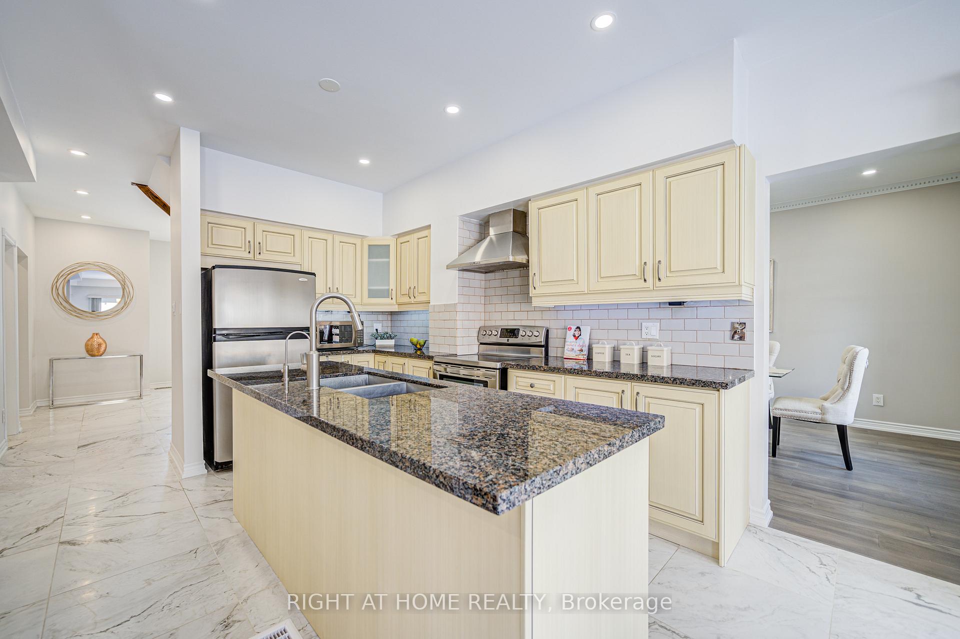 Photo 6 of 124 John Button Boulevard, Markham, Buttonville — HOMEH