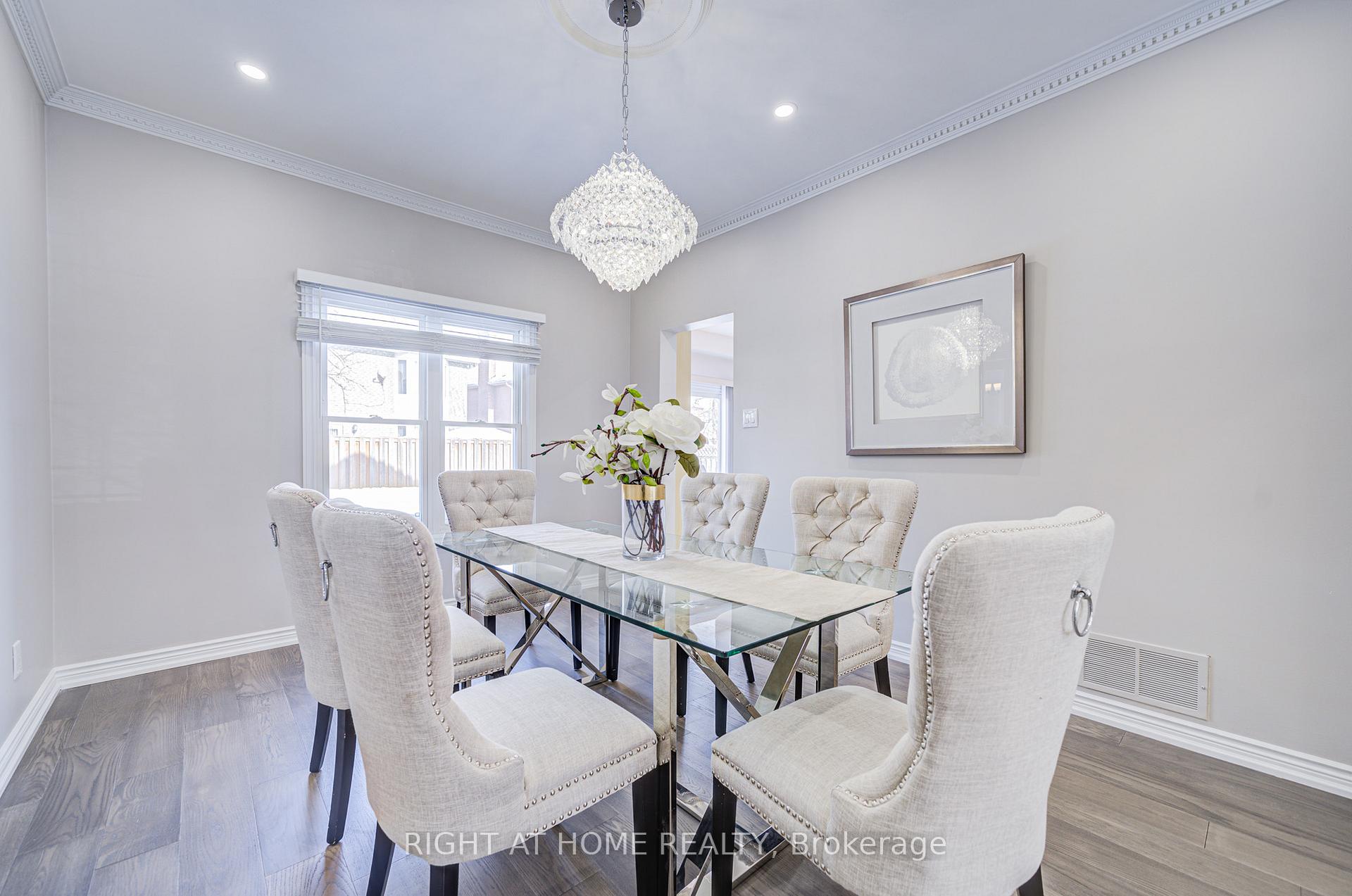 Photo 8 of 124 John Button Boulevard, Markham, Buttonville — HOMEH