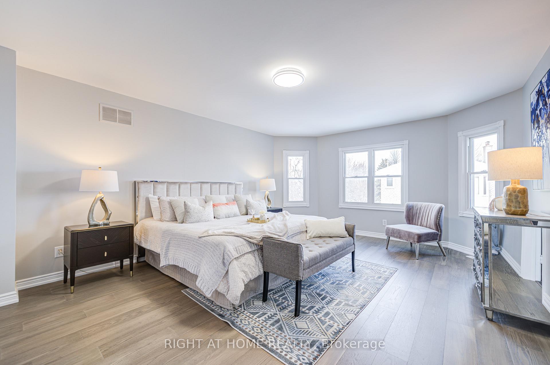 Photo 10 of 124 John Button Boulevard, Markham, Buttonville — HOMEH