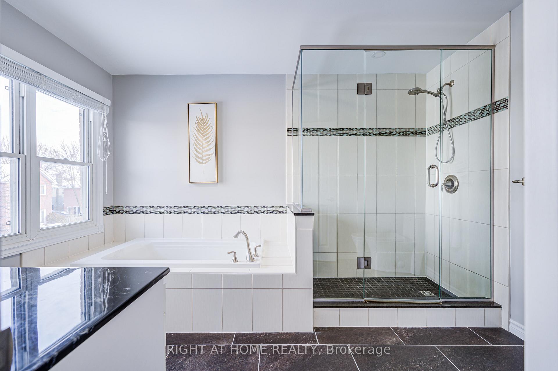 Photo 11 of 124 John Button Boulevard, Markham, Buttonville — HOMEH