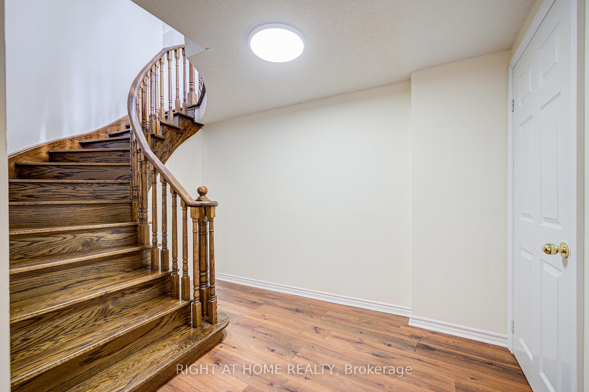 Photo 14 of 124 John Button Boulevard, Markham, Buttonville — HOMEH