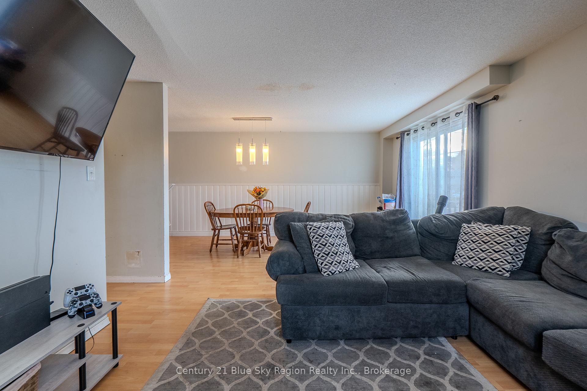 Photo 5 of 4 Sovereign Drive, North Bay, Birchaven — HOMEH