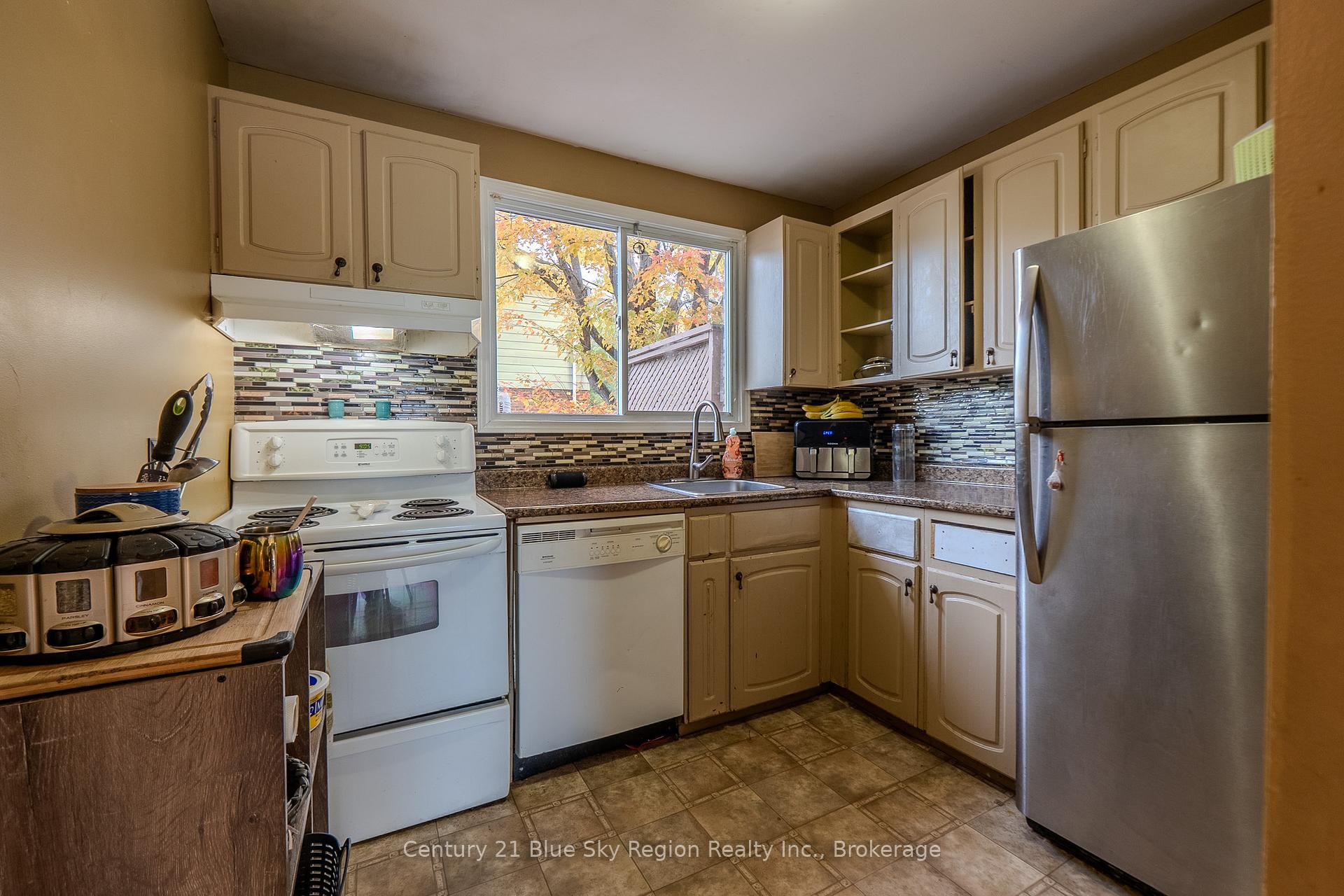 Photo 9 of 4 Sovereign Drive, North Bay, Birchaven — HOMEH