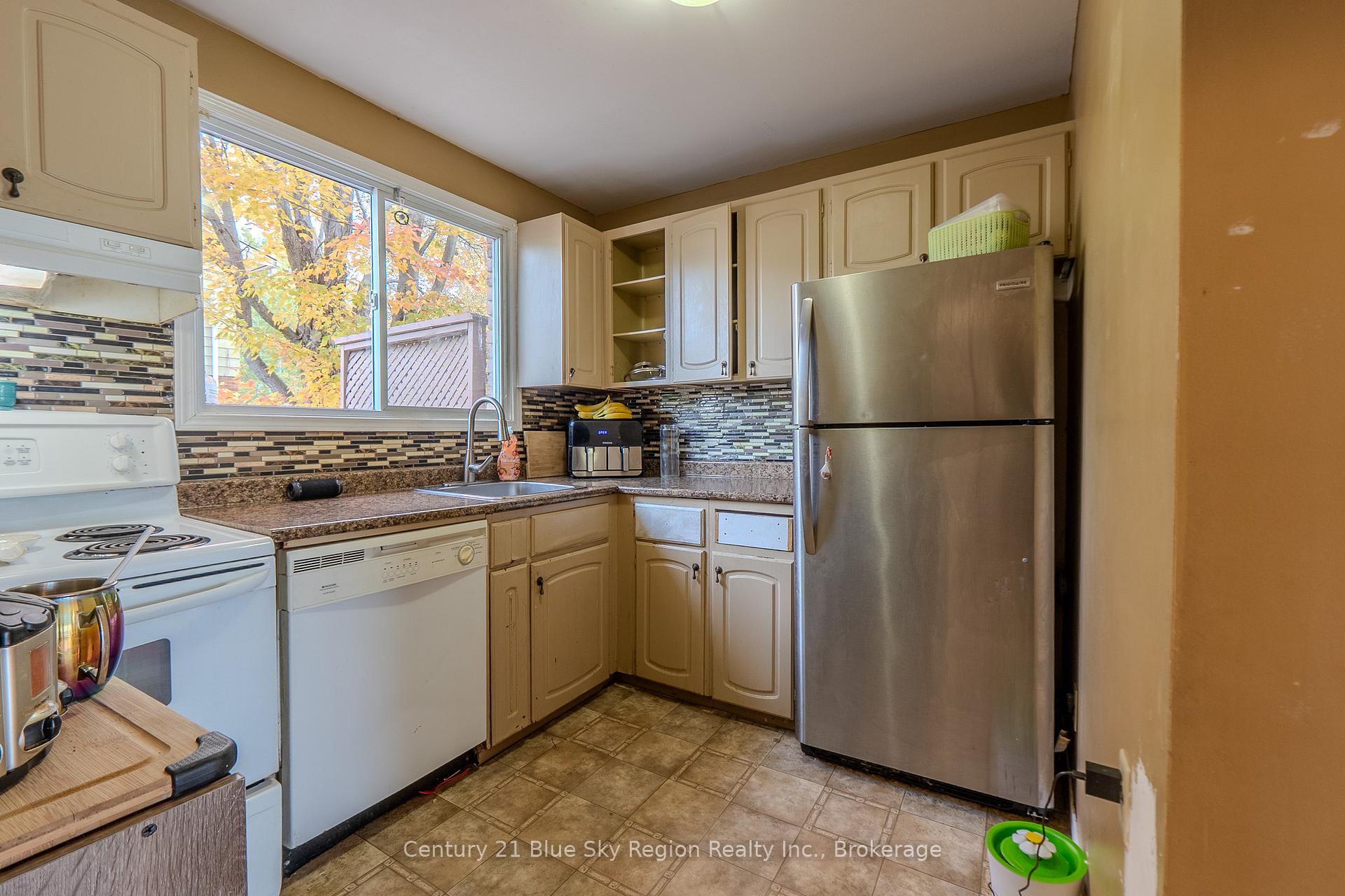 Photo 10 of 4 Sovereign Drive, North Bay, Birchaven — HOMEH
