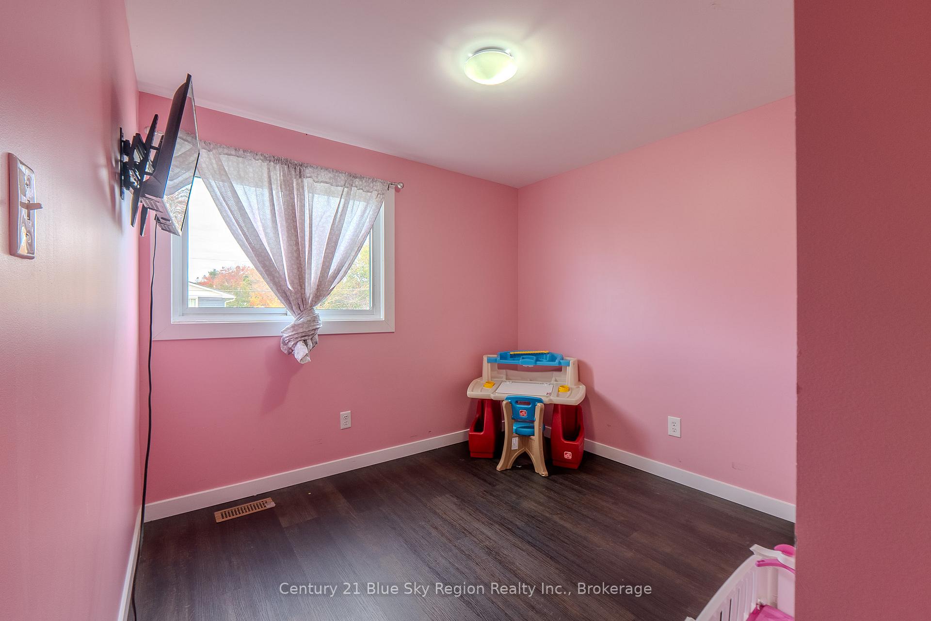Photo 13 of 4 Sovereign Drive, North Bay, Birchaven — HOMEH