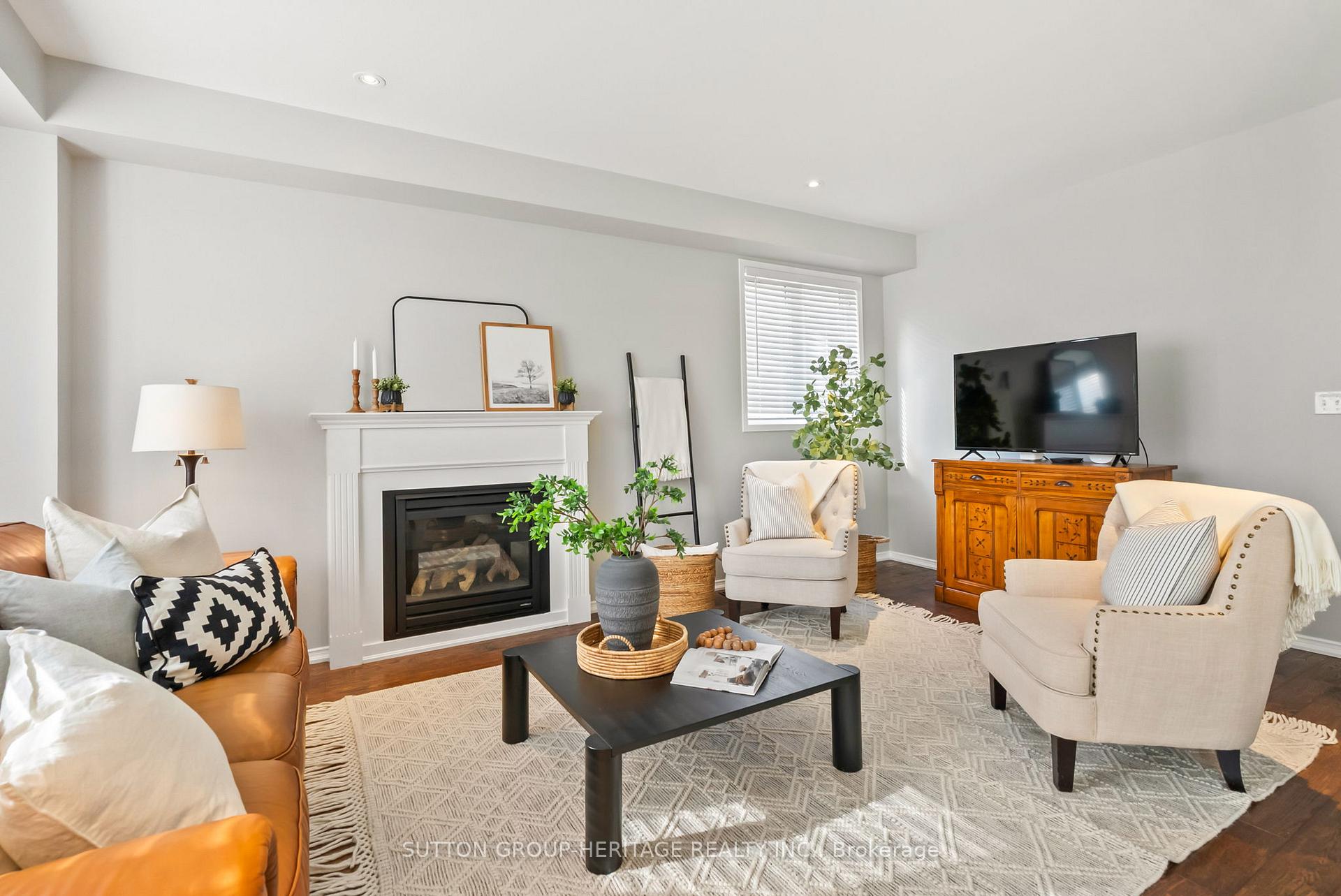 Photo 5 of 2328 Pilgrim Square, Oshawa, Windfields — HOMEH