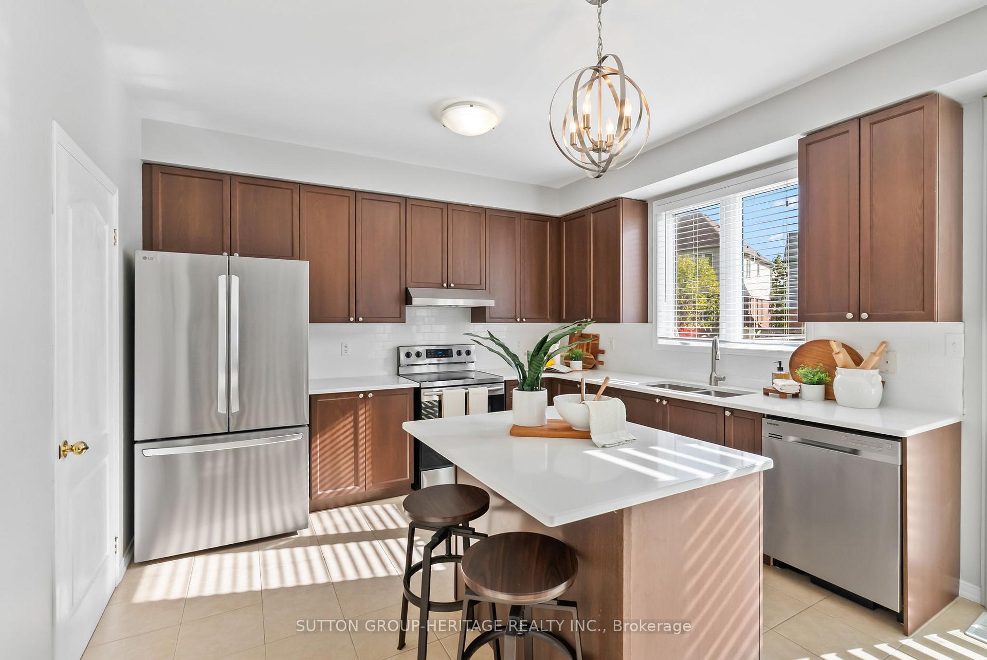 Photo 8 of 2328 Pilgrim Square, Oshawa, Windfields — HOMEH