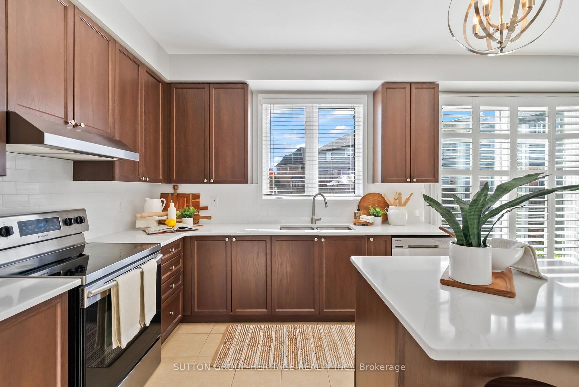 Photo 9 of 2328 Pilgrim Square, Oshawa, Windfields — HOMEH