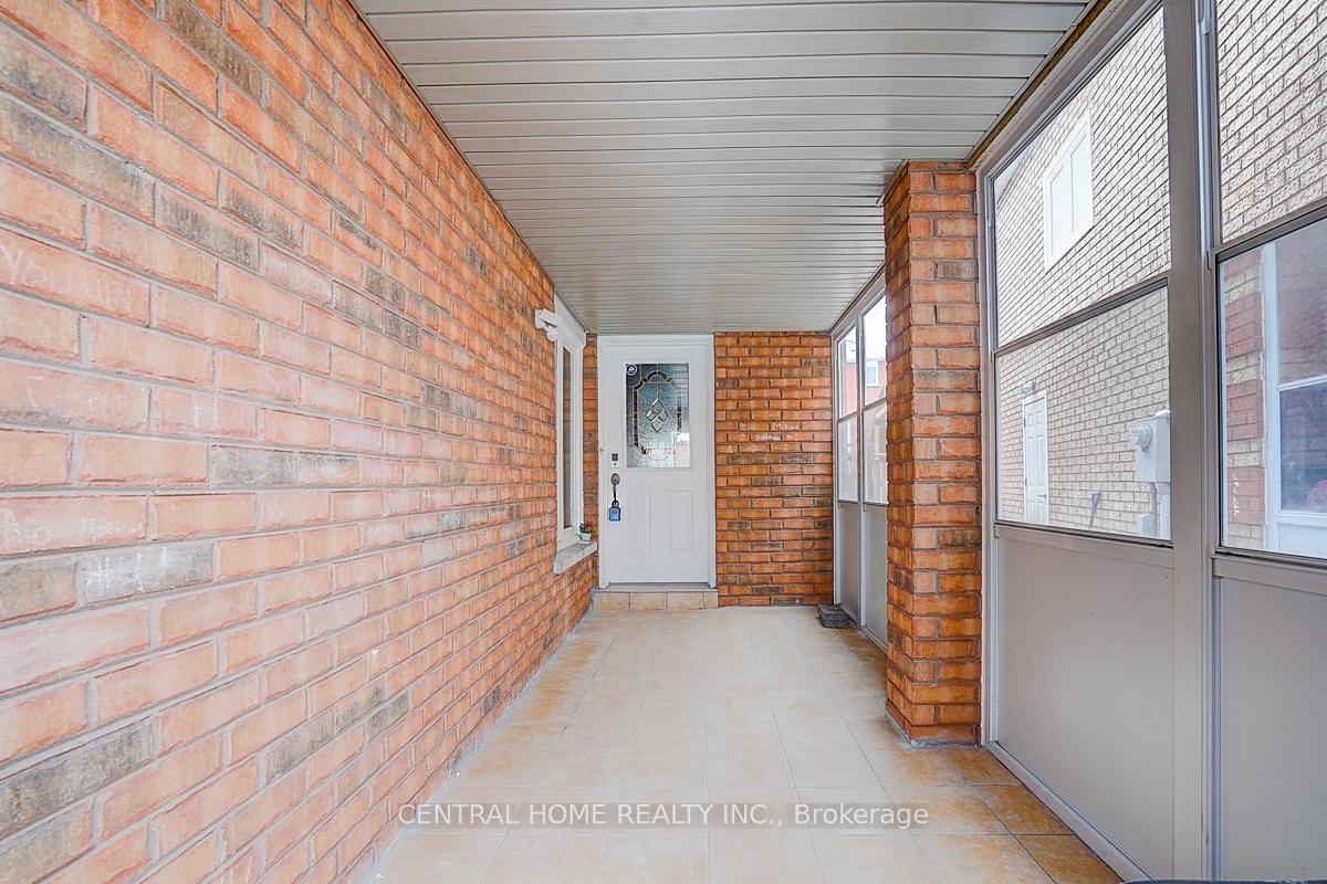 Photo 2 of Unit Main & 2nd, 47 Stella Drive, Markham, Middlefield — HOMEH