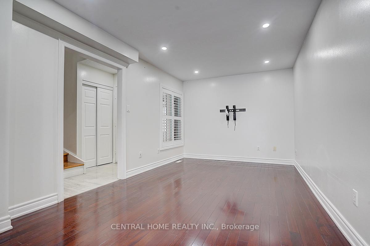 Photo 6 of Unit Main & 2nd, 47 Stella Drive, Markham, Middlefield — HOMEH