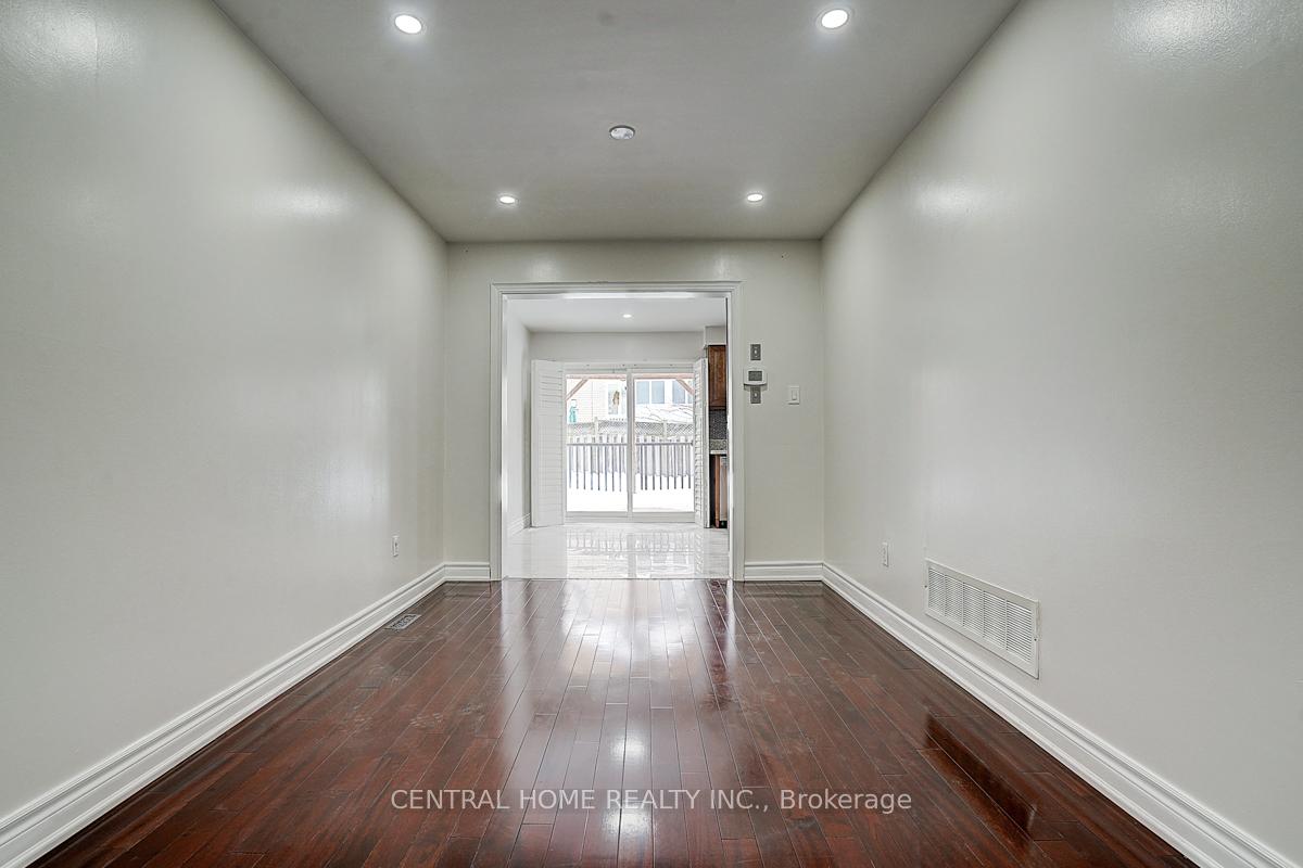 Photo 8 of Unit Main & 2nd, 47 Stella Drive, Markham, Middlefield — HOMEH