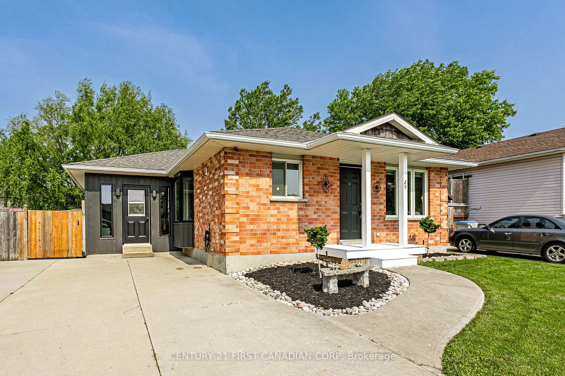 Photo 1 of 29 Robin Street, North Middlesex, Alisa Craig — HOMEH