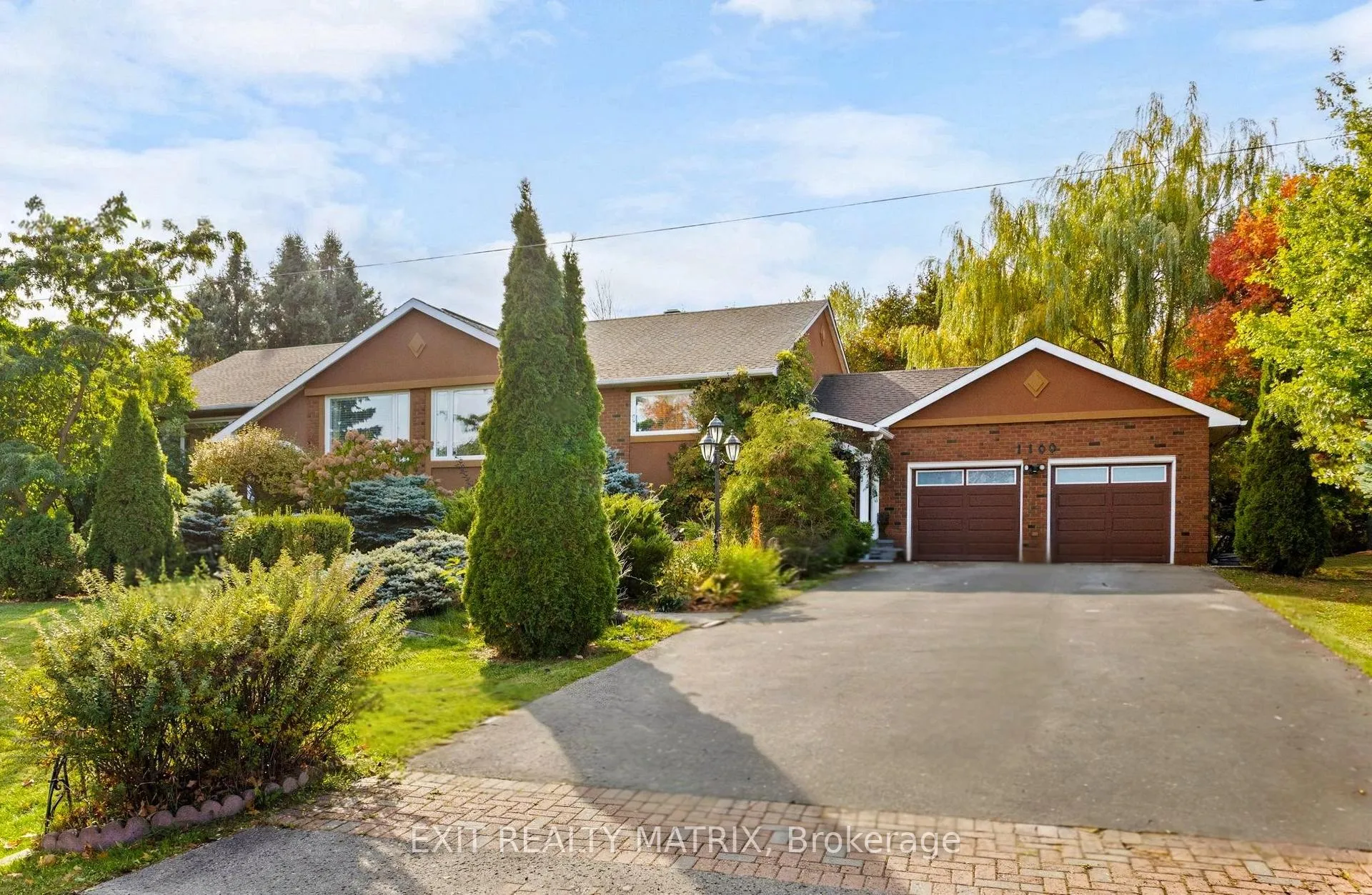 Photo 2 of 1100 Moffatt Drive, Ottawa, Cumberland Ridge — HOMEH