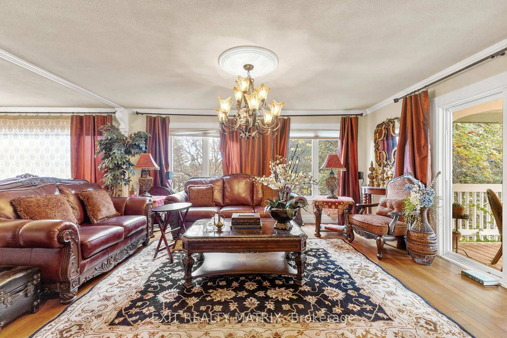 Photo 4 of 1100 Moffatt Drive, Ottawa, Cumberland Ridge — HOMEH