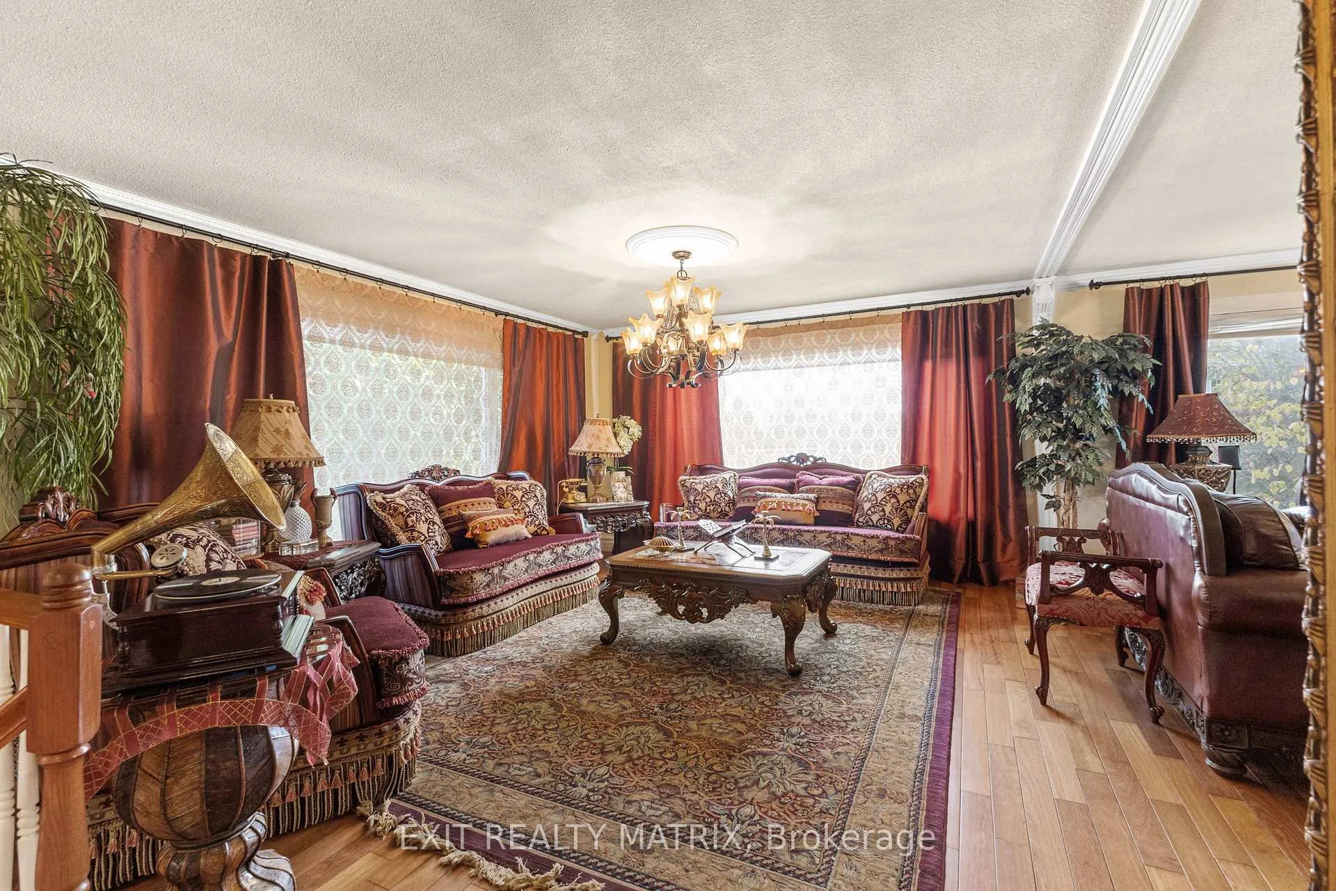 Photo 10 of 1100 Moffatt Drive, Ottawa, Cumberland Ridge — HOMEH