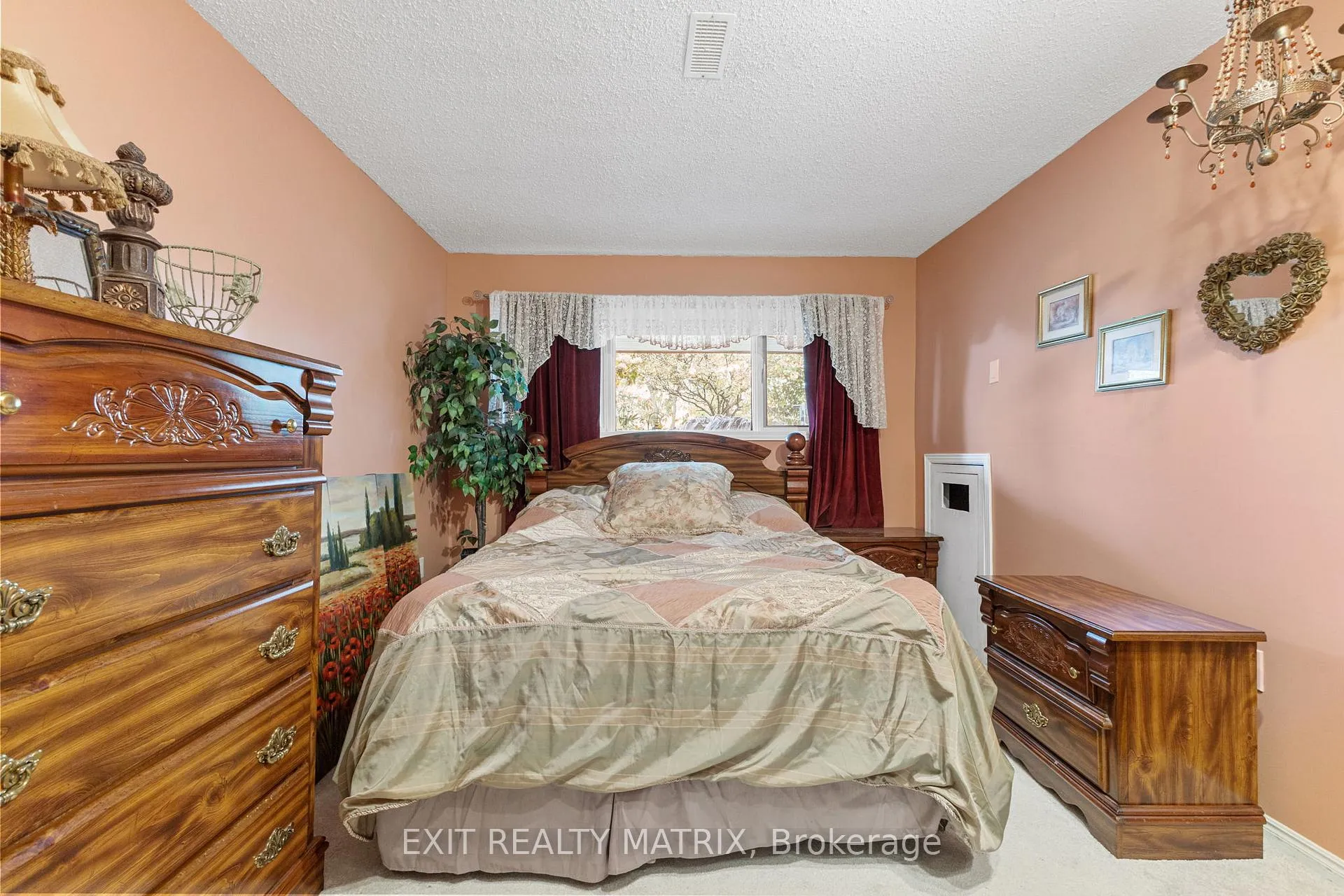 Photo 32 of 1100 Moffatt Drive, Ottawa, Cumberland Ridge — HOMEH