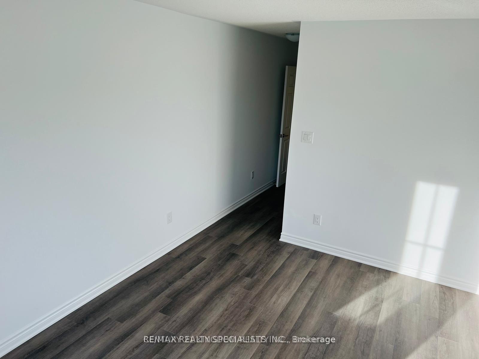 Photo 3 of 1521 Moira Crescent, Milton, Bowes — HOMEH