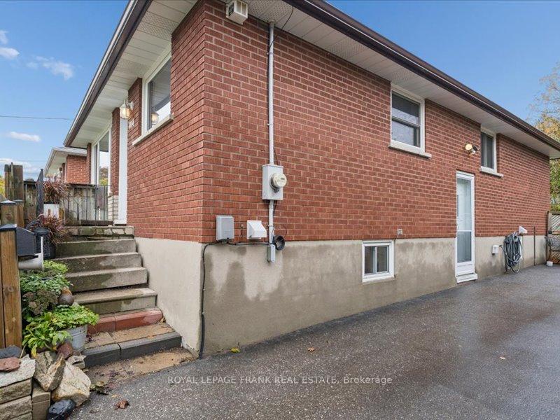 Photo 6 of 404 Conant Street, Oshawa, Lakeview — HOMEH