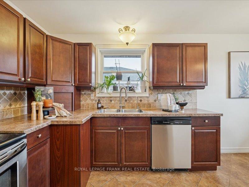 Photo 15 of 404 Conant Street, Oshawa, Lakeview — HOMEH