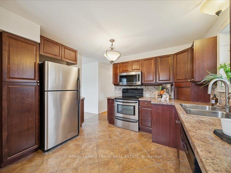 Photo 16 of 404 Conant Street, Oshawa, Lakeview — HOMEH