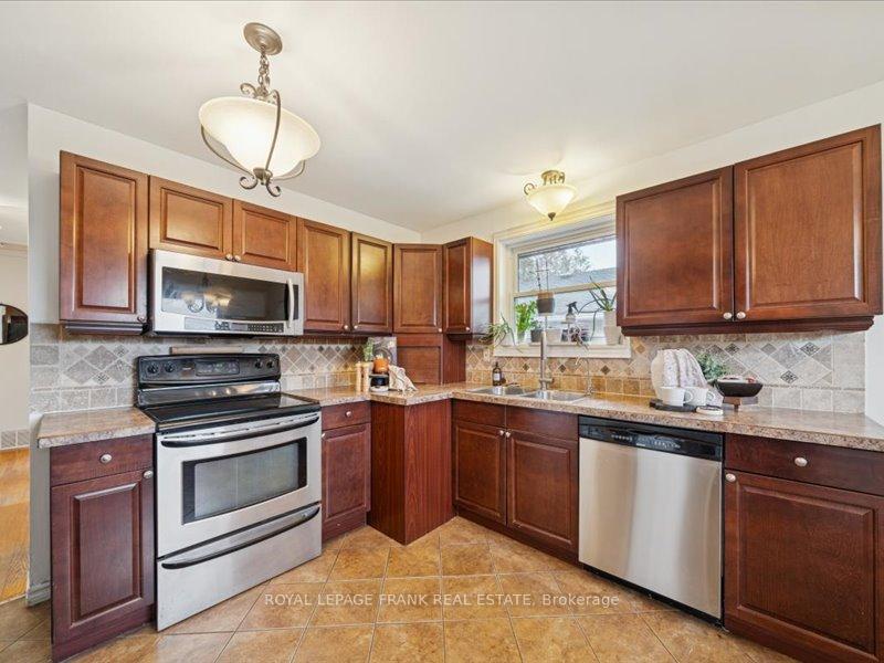 Photo 18 of 404 Conant Street, Oshawa, Lakeview — HOMEH