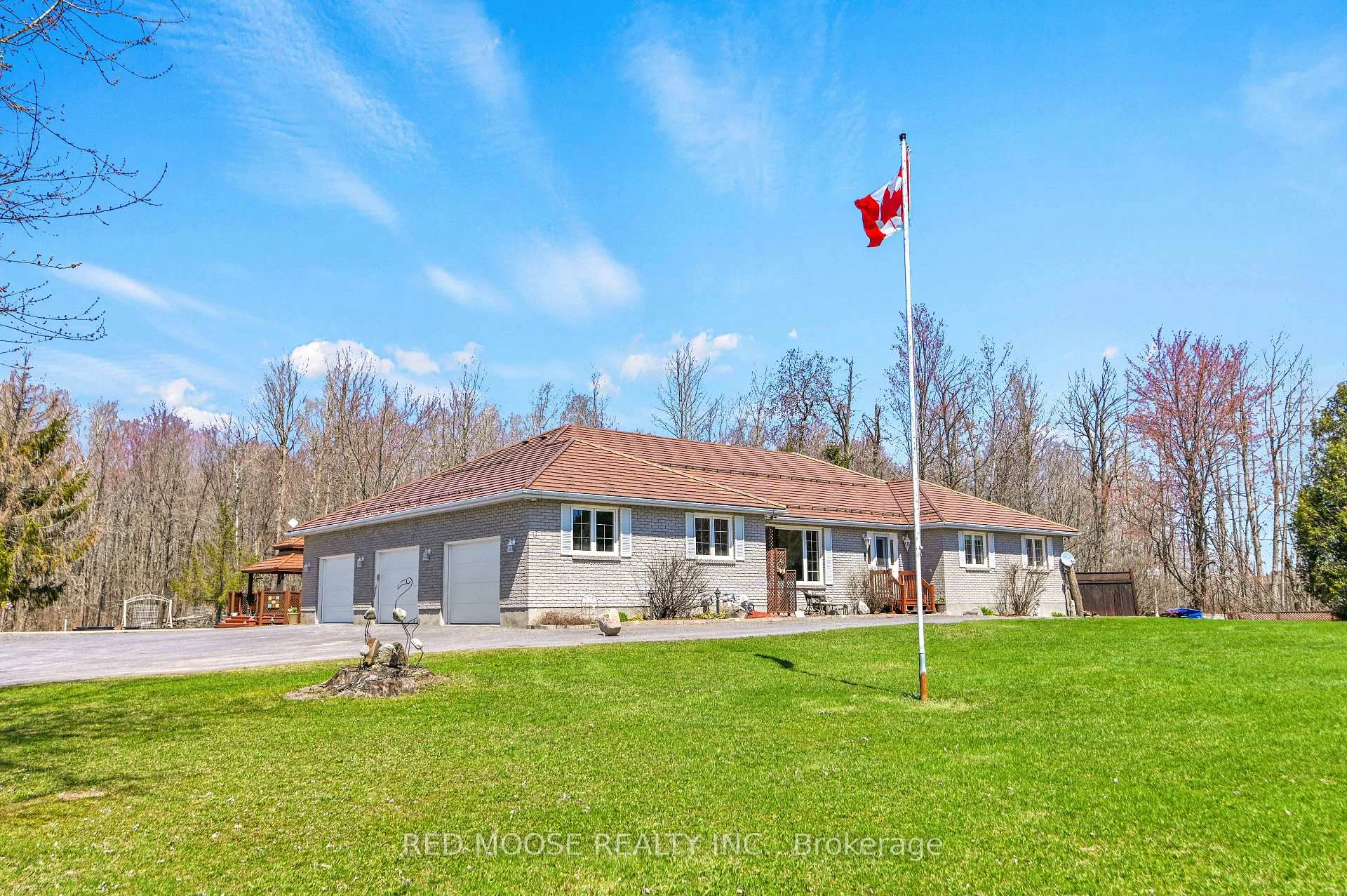 Photo 2 of 9859 Russell Road, Ottawa, Sarsfield/Bearbrook — HOMEH