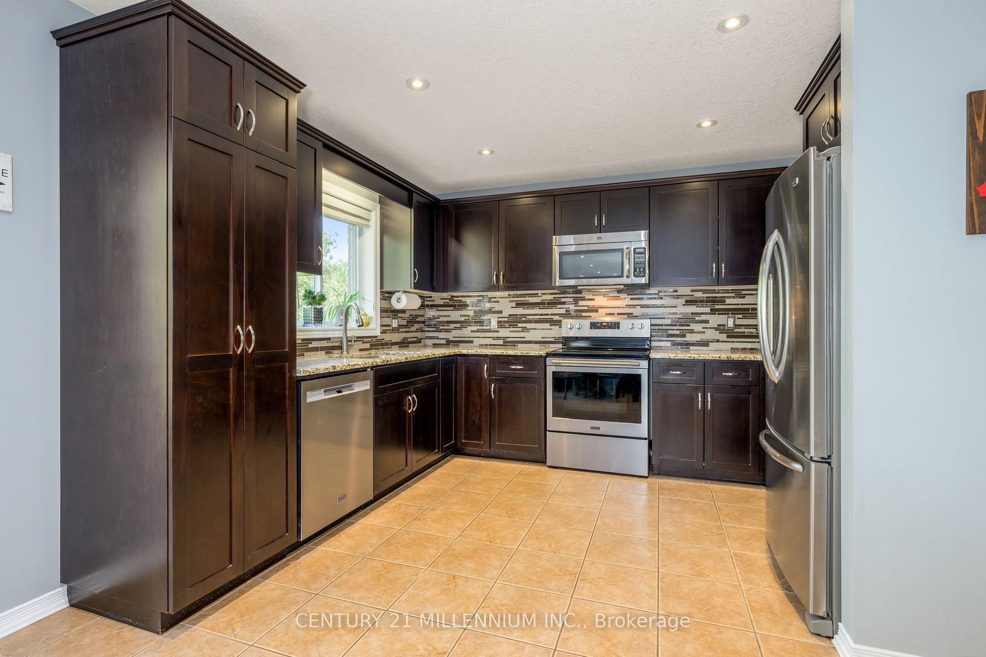 Photo 9 of 171 Elaine Drive, Orangeville — HOMEH