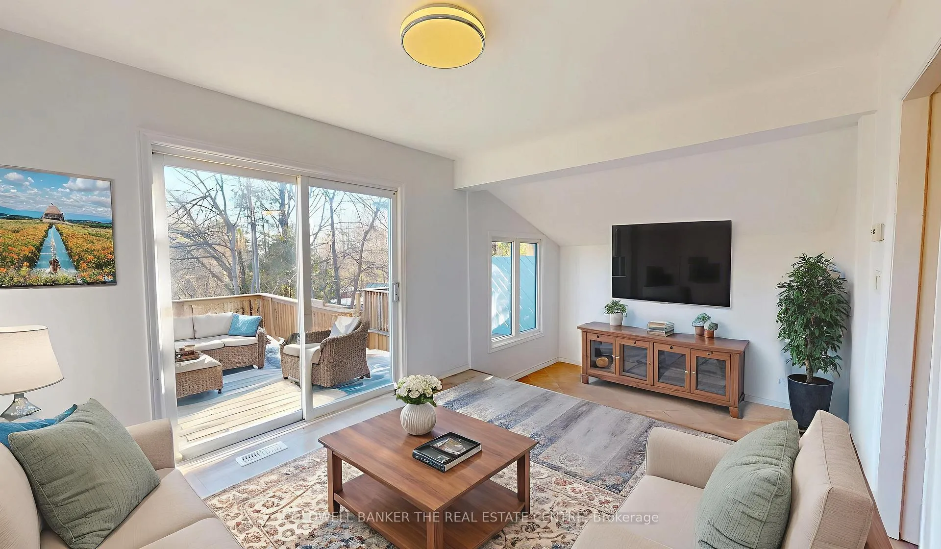 Photo 4 of 532 Laclie Street, Orillia — HOMEH