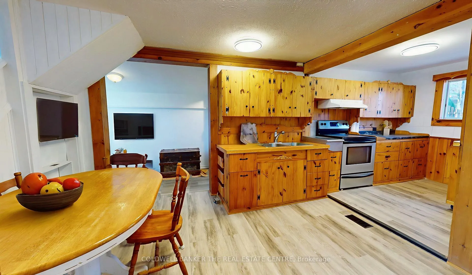 Photo 5 of 532 Laclie Street, Orillia — HOMEH