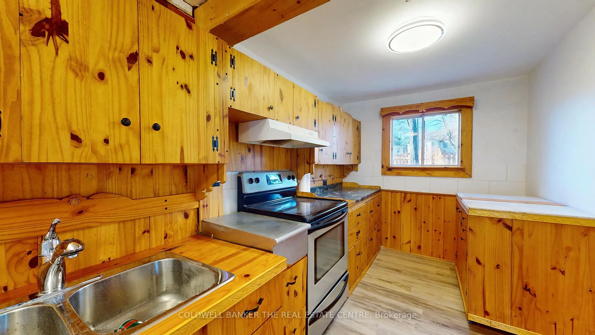 Photo 7 of 532 Laclie Street, Orillia — HOMEH