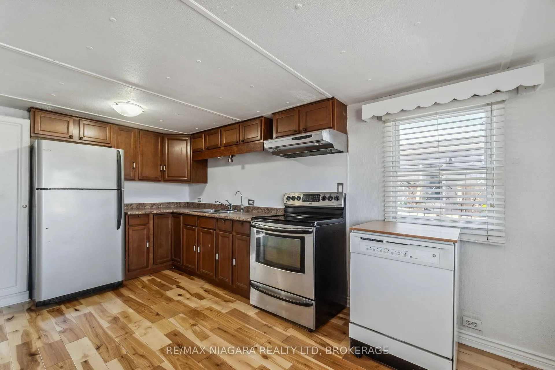 Photo 15 of Unit 21, 2175 Mewburn Road, Niagara Falls, Casey — HOMEH