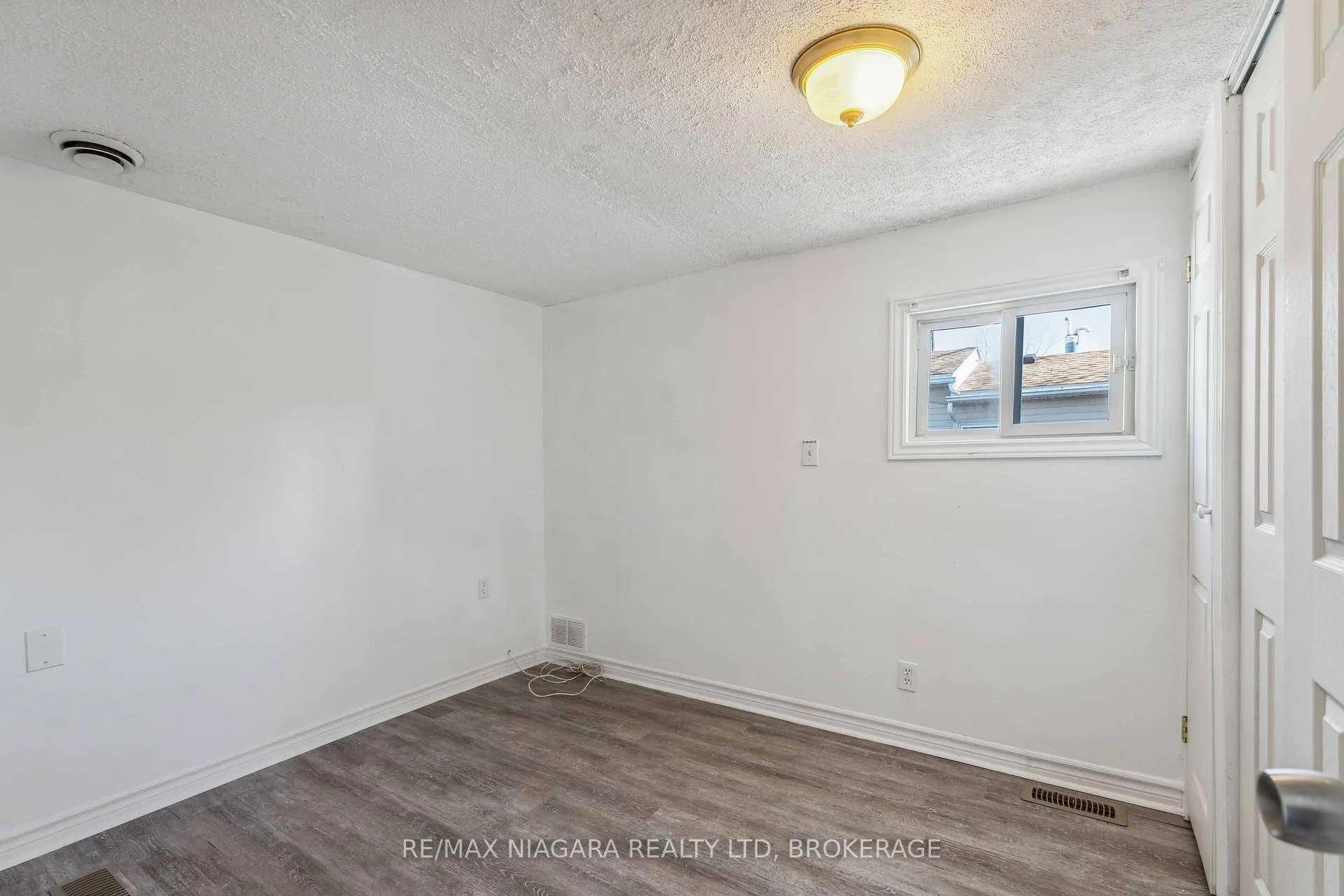 Photo 26 of Unit 21, 2175 Mewburn Road, Niagara Falls, Casey — HOMEH