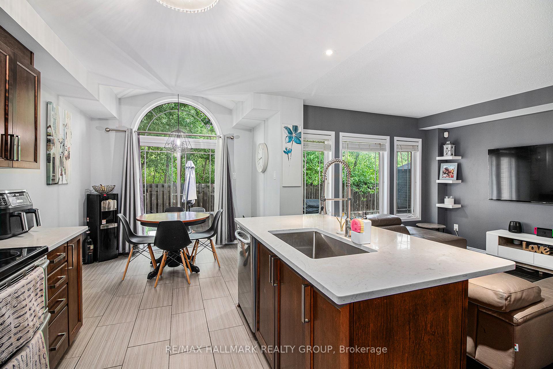 Photo 11 of 716 Percifor Way, Ottawa, Mer Bleue/Bradley Estates/Anderson Park — HOMEH
