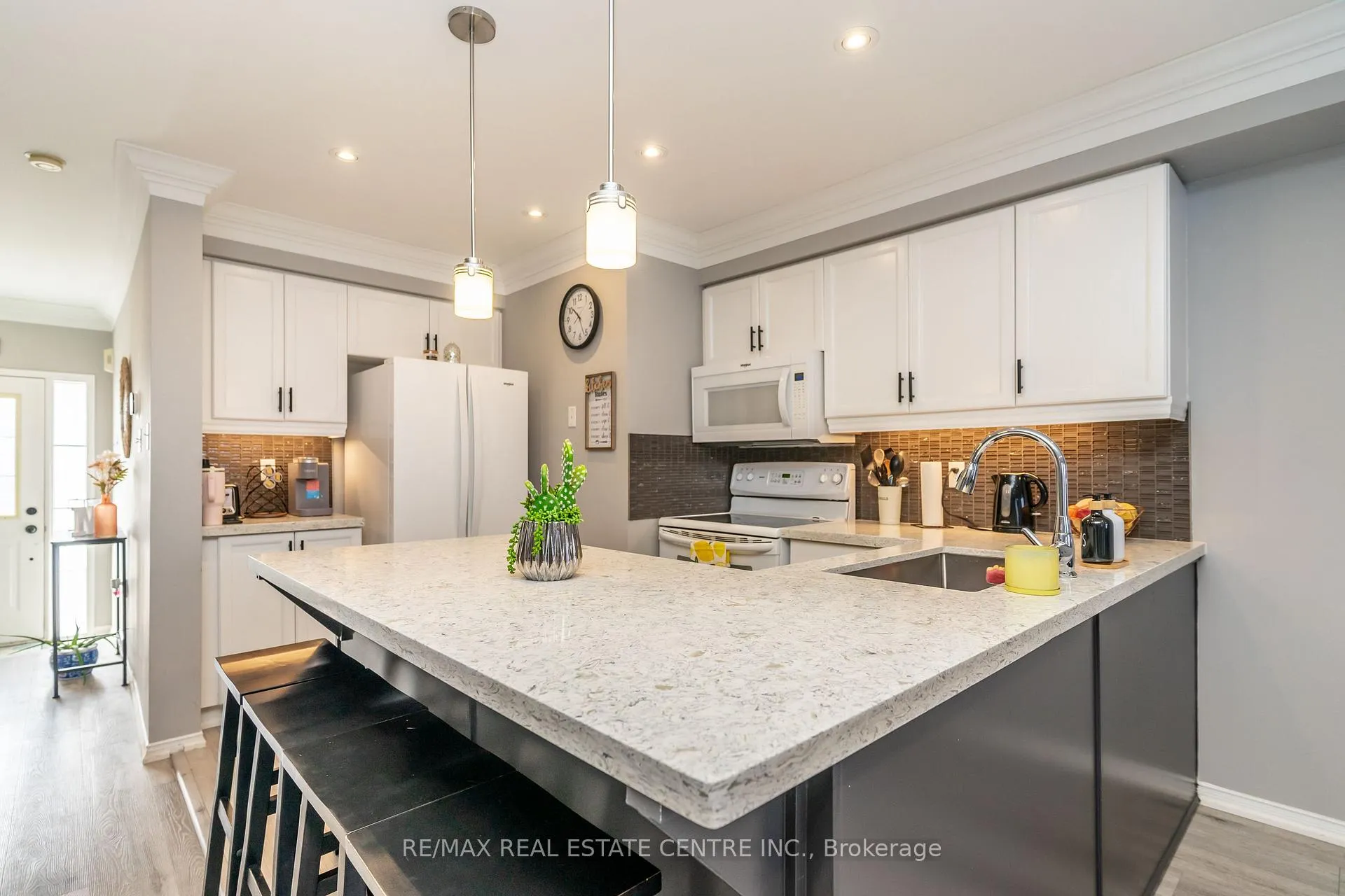 Photo 8 of 96 Henderson Crescent, New Tecumseth, Alliston — HOMEH